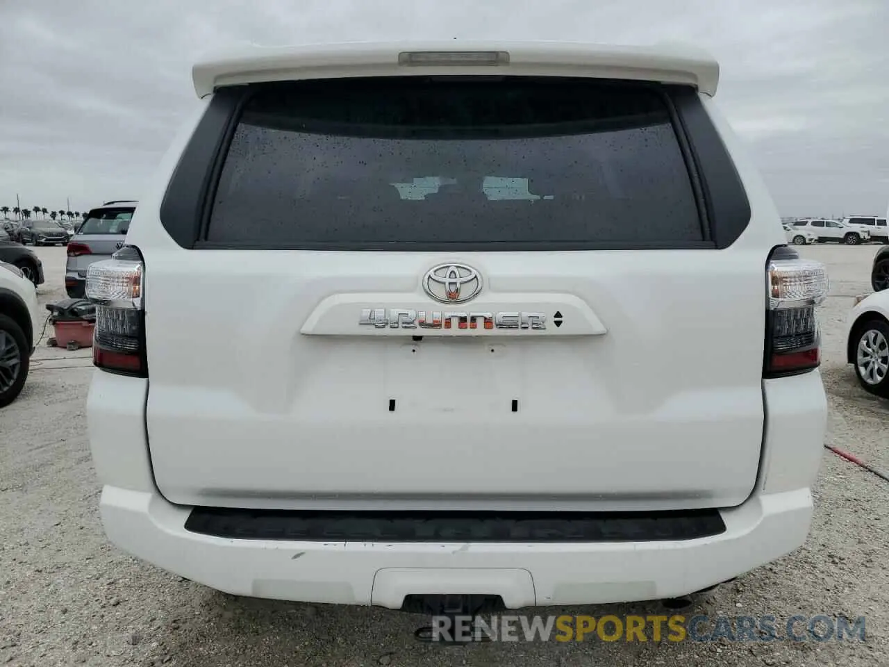 6 fotografías del automóvil dañado JTEEU5JR2R5305922 TOYOTA 4RUNNER 2024