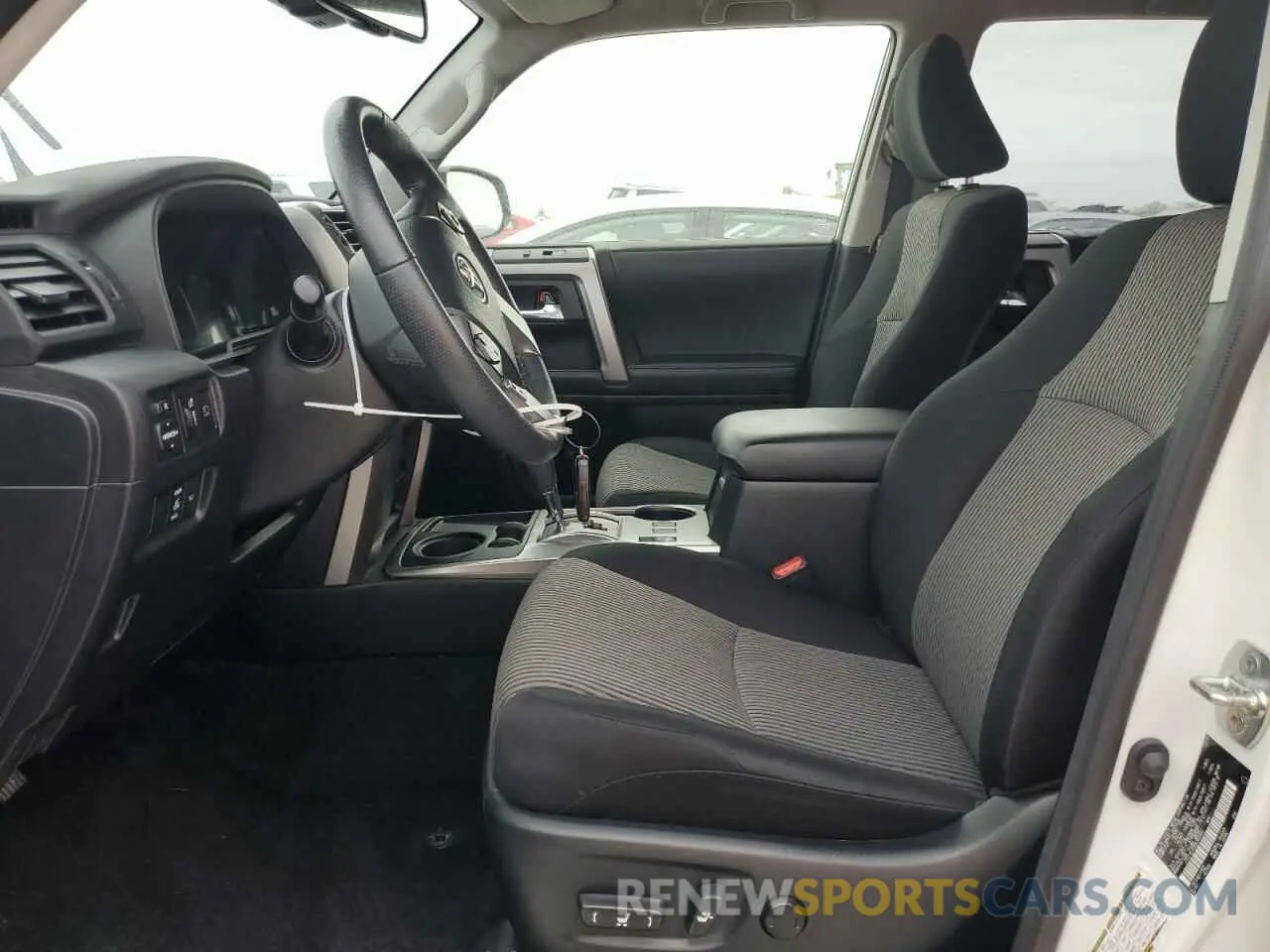 7 fotografías del automóvil dañado JTEEU5JR2R5305922 TOYOTA 4RUNNER 2024