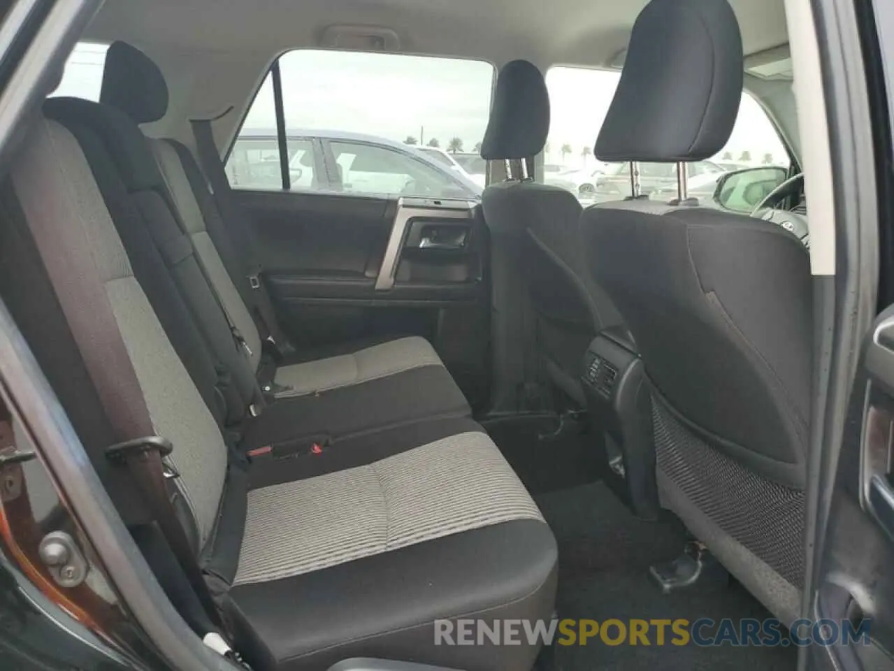 11 fotografías del automóvil dañado JTEEU5JR2R5306097 TOYOTA 4RUNNER 2024