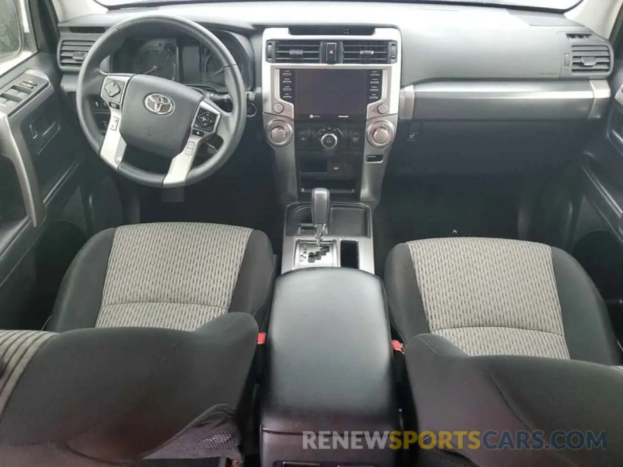 8 fotografías del automóvil dañado JTEEU5JR2R5306097 TOYOTA 4RUNNER 2024