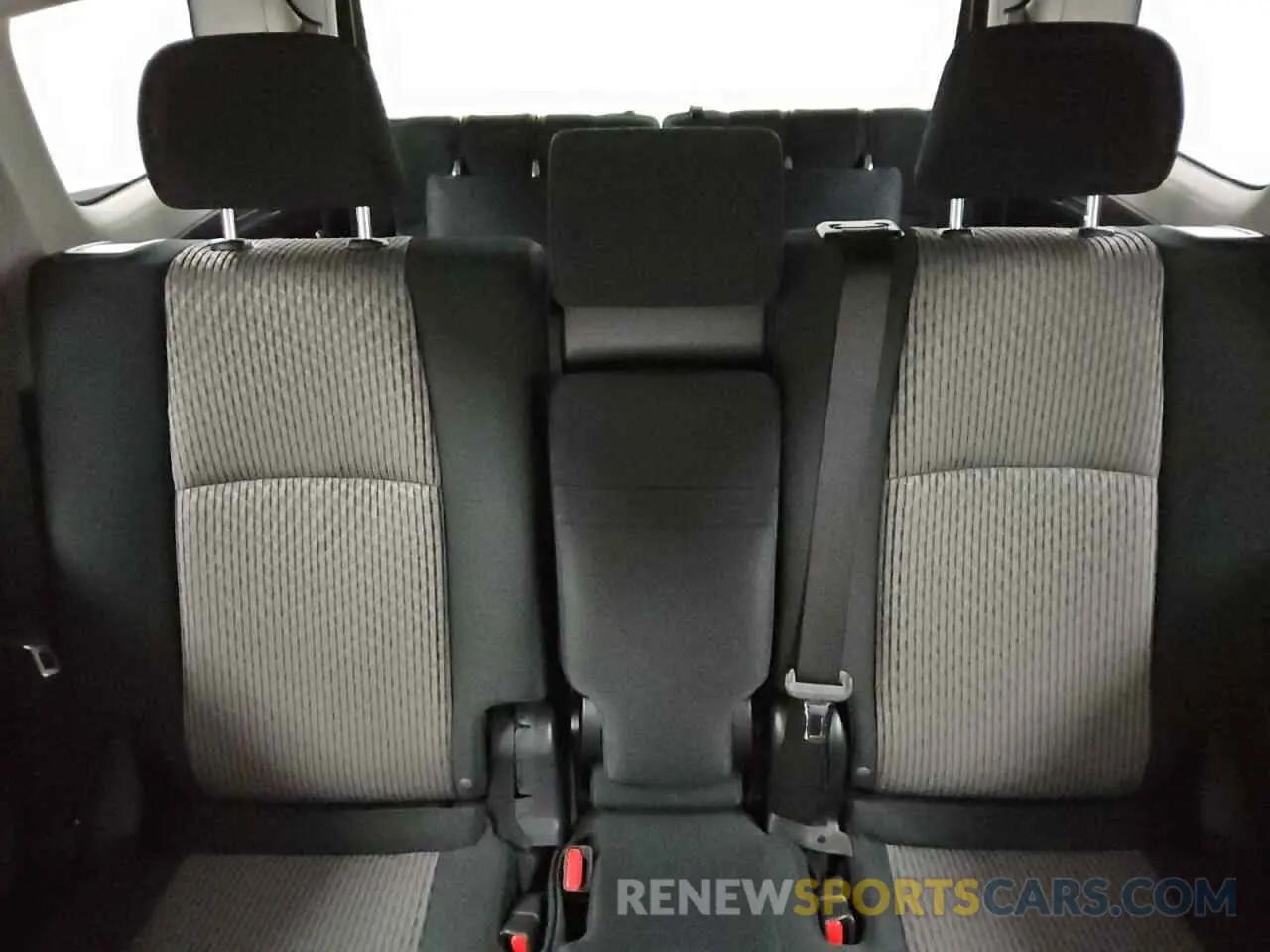 10 fotografías del automóvil dañado JTEEU5JR2R5311817 TOYOTA 4RUNNER 2024