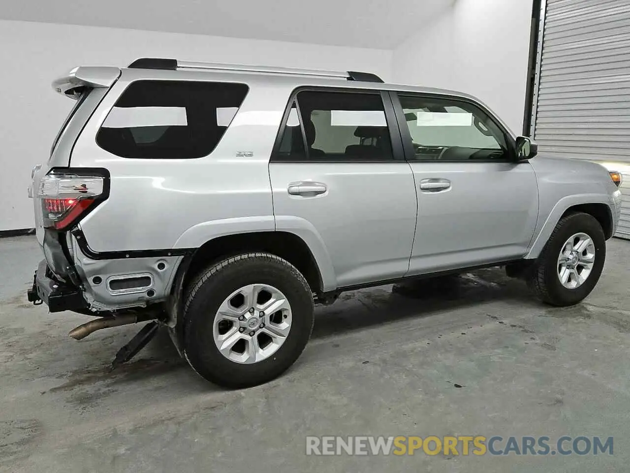 3 fotografías del automóvil dañado JTEEU5JR2R5311817 TOYOTA 4RUNNER 2024