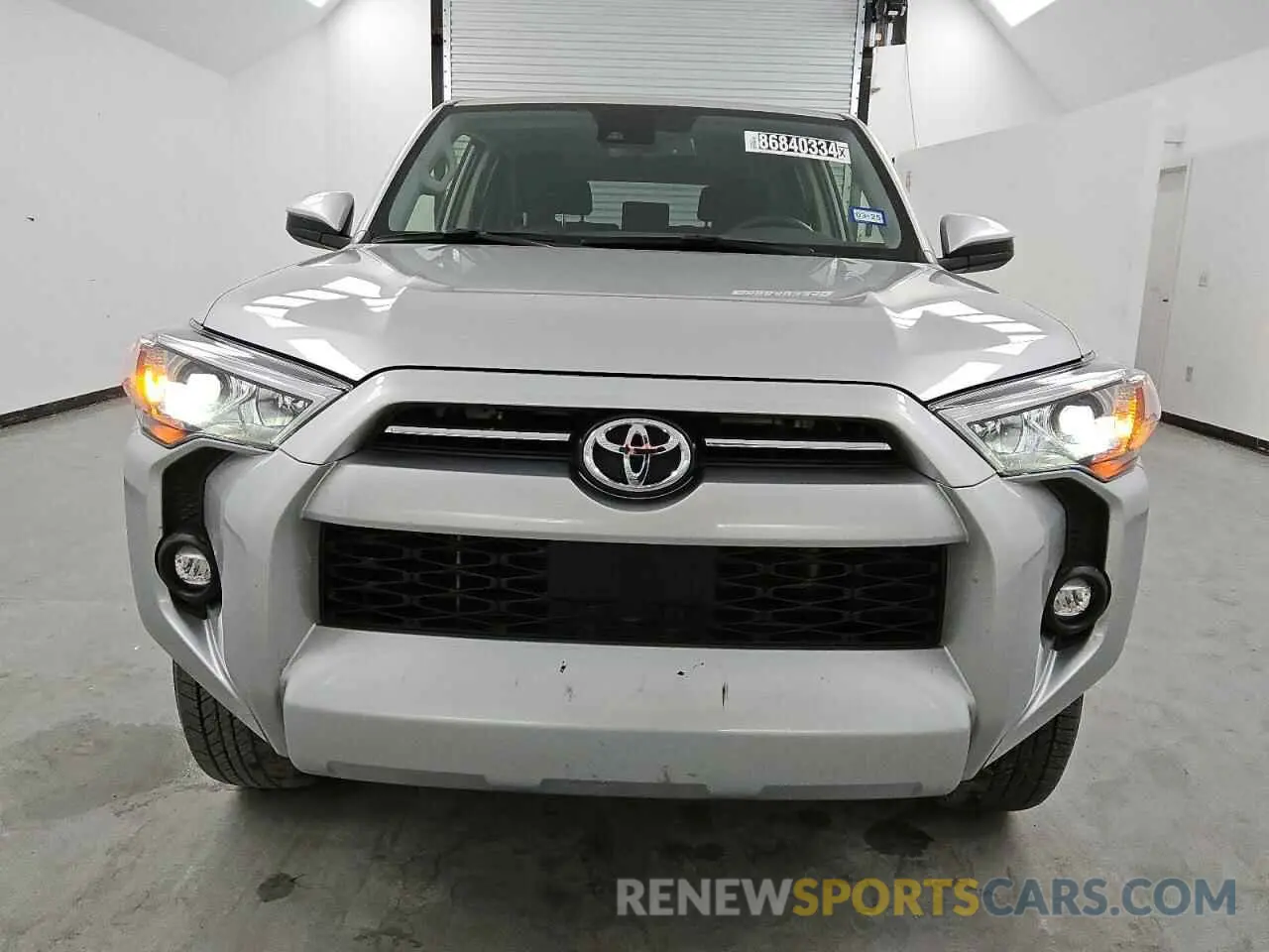 5 fotografías del automóvil dañado JTEEU5JR2R5311817 TOYOTA 4RUNNER 2024