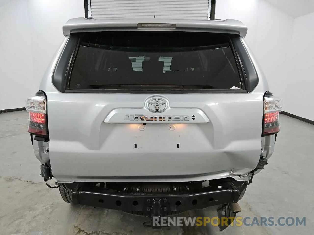 6 fotografías del automóvil dañado JTEEU5JR2R5311817 TOYOTA 4RUNNER 2024