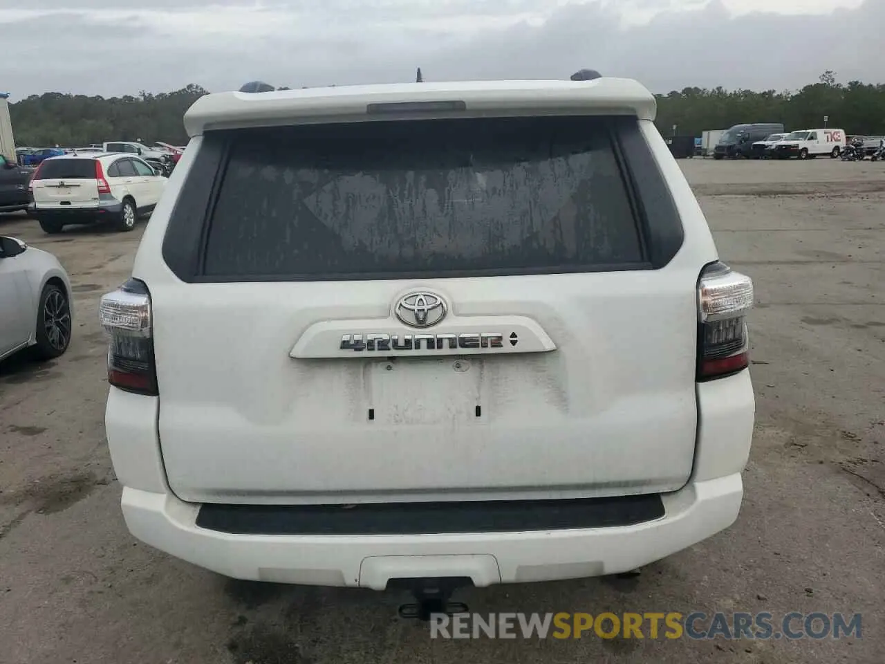6 fotografías del automóvil dañado JTEEU5JR6R5311724 TOYOTA 4RUNNER 2024
