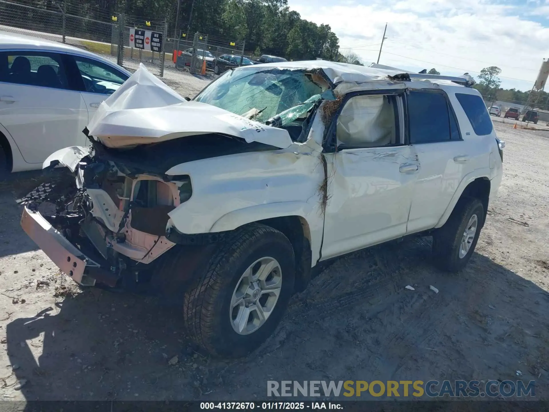 2 fotografías del automóvil dañado JTEEU5JR9R5310924 TOYOTA 4RUNNER 2024