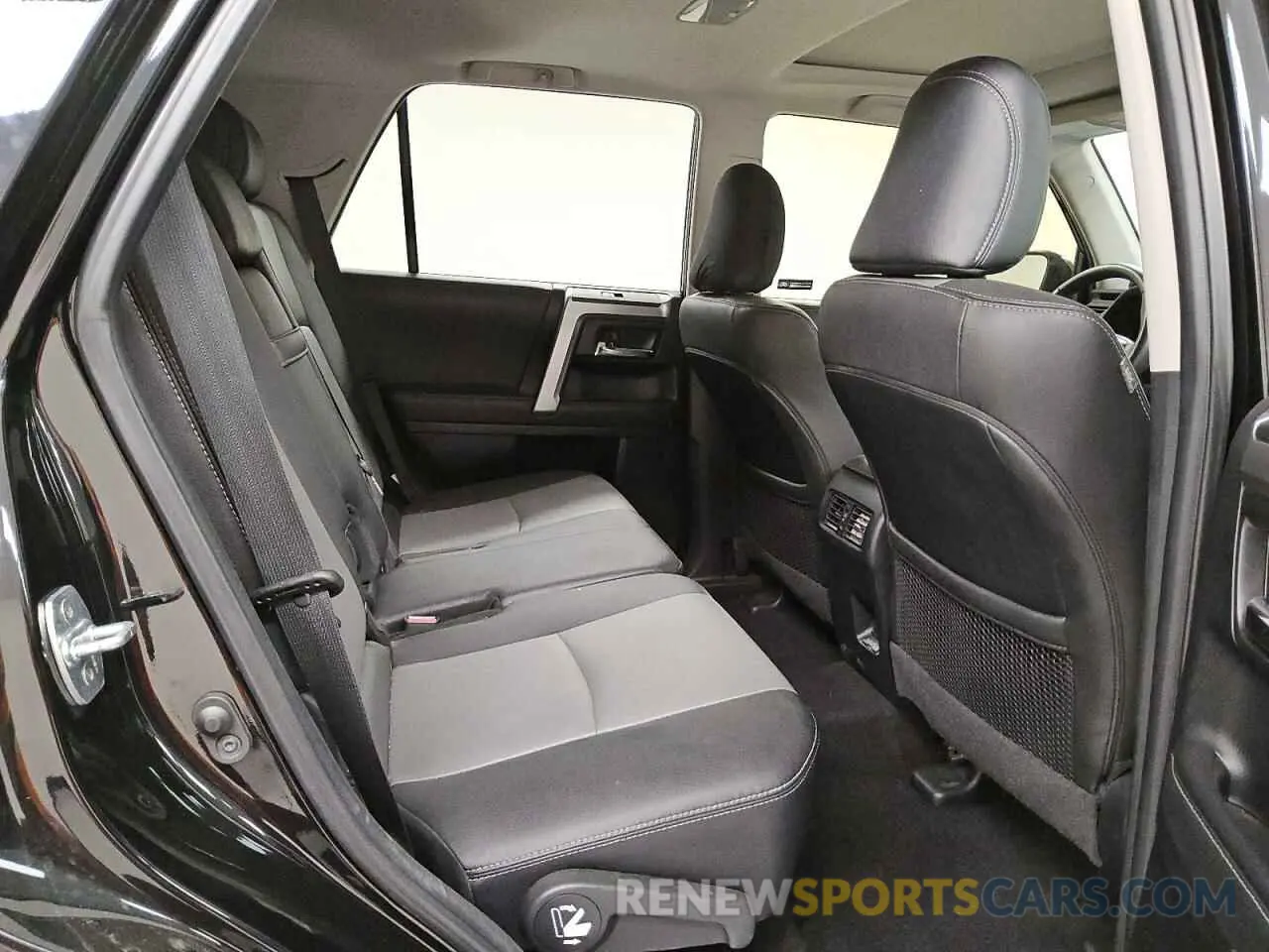 11 fotografías del automóvil dañado JTEFU5JR0R5306653 TOYOTA 4RUNNER 2024