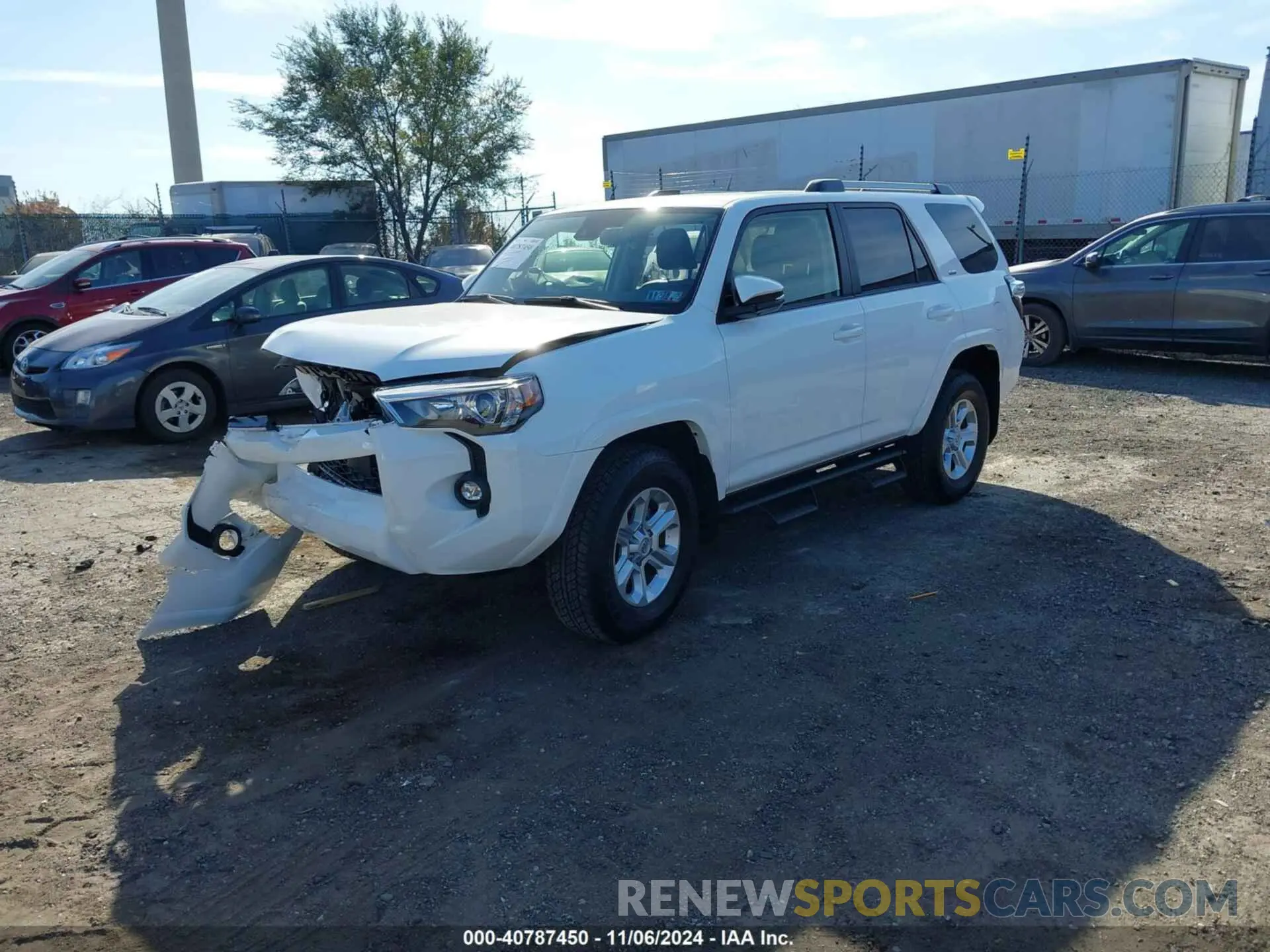 2 fotografías del automóvil dañado JTEFU5JR2R5309618 TOYOTA 4RUNNER 2024