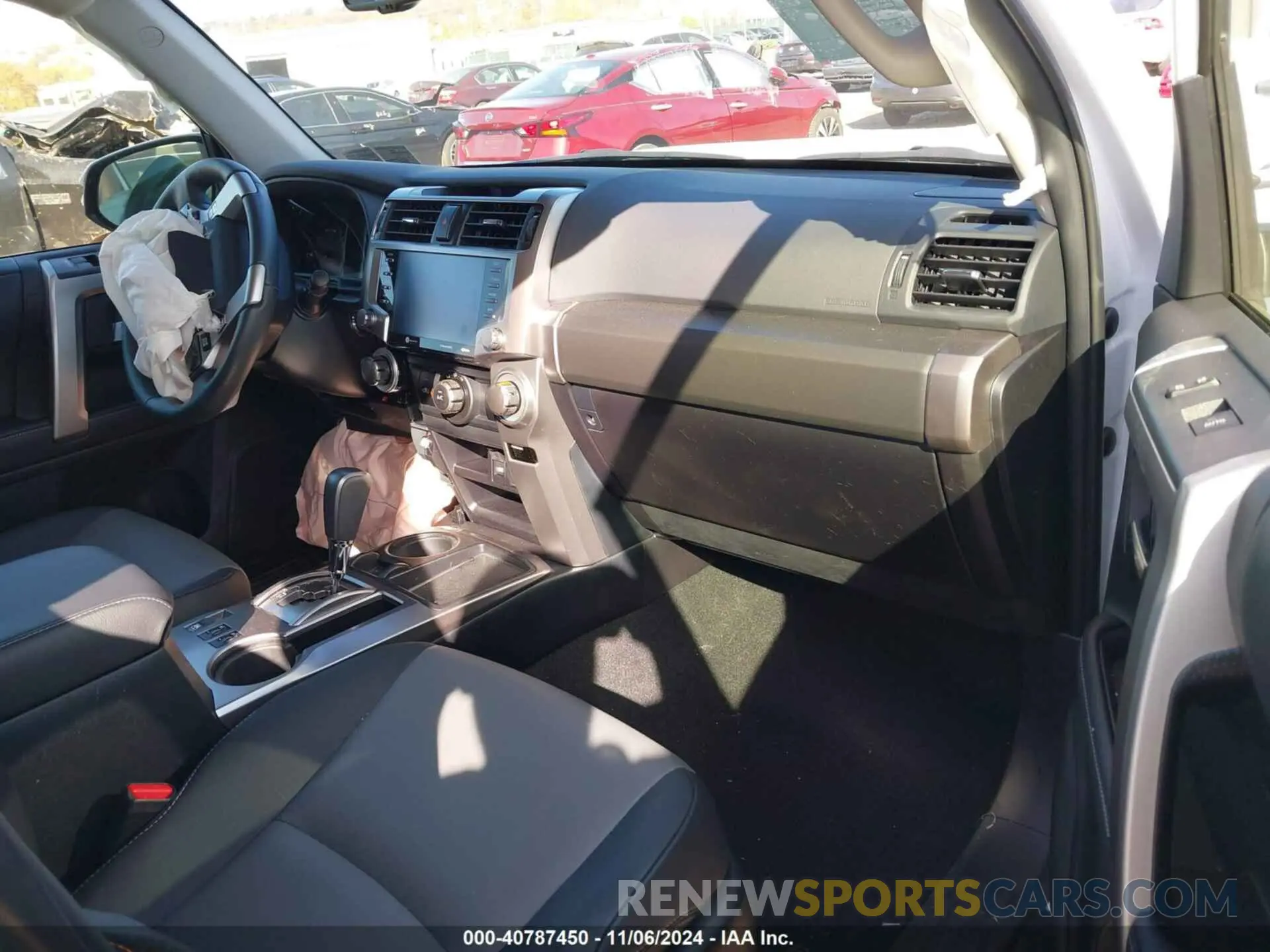 5 fotografías del automóvil dañado JTEFU5JR2R5309618 TOYOTA 4RUNNER 2024