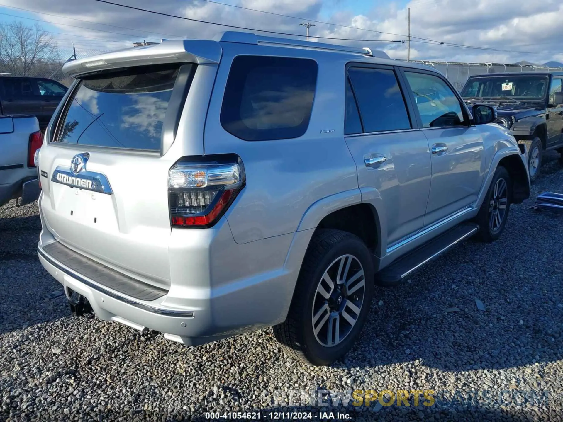 4 fotografías del automóvil dañado JTEKU5JR2R6224819 TOYOTA 4RUNNER 2024
