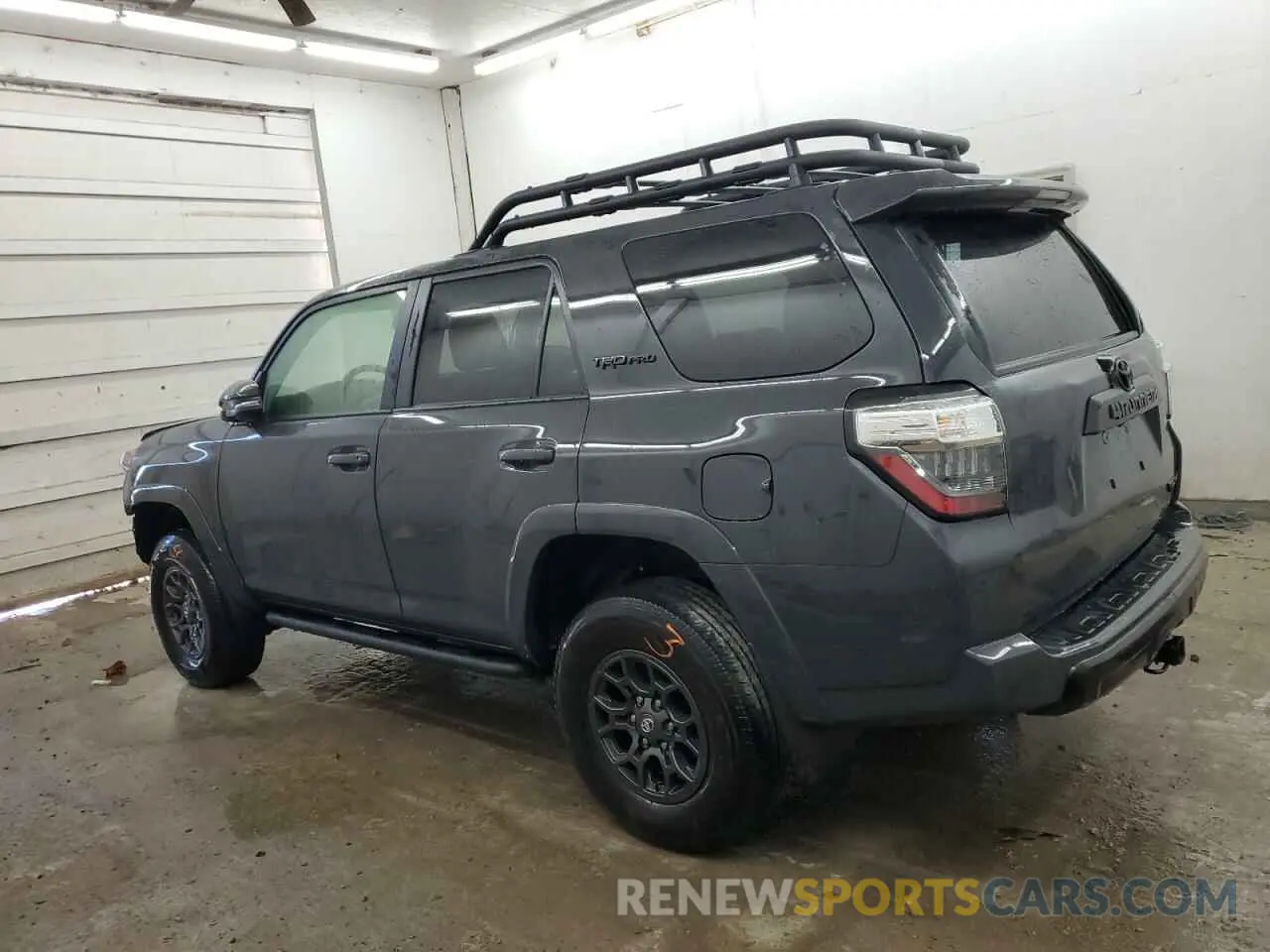 2 fotografías del automóvil dañado JTELU5JR0R6251389 TOYOTA 4RUNNER 2024