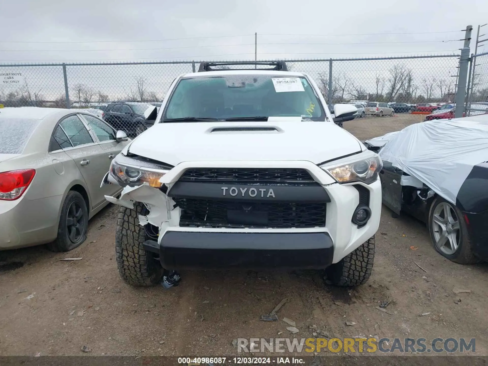 13 fotografías del automóvil dañado JTELU5JR3R6268932 TOYOTA 4RUNNER 2024