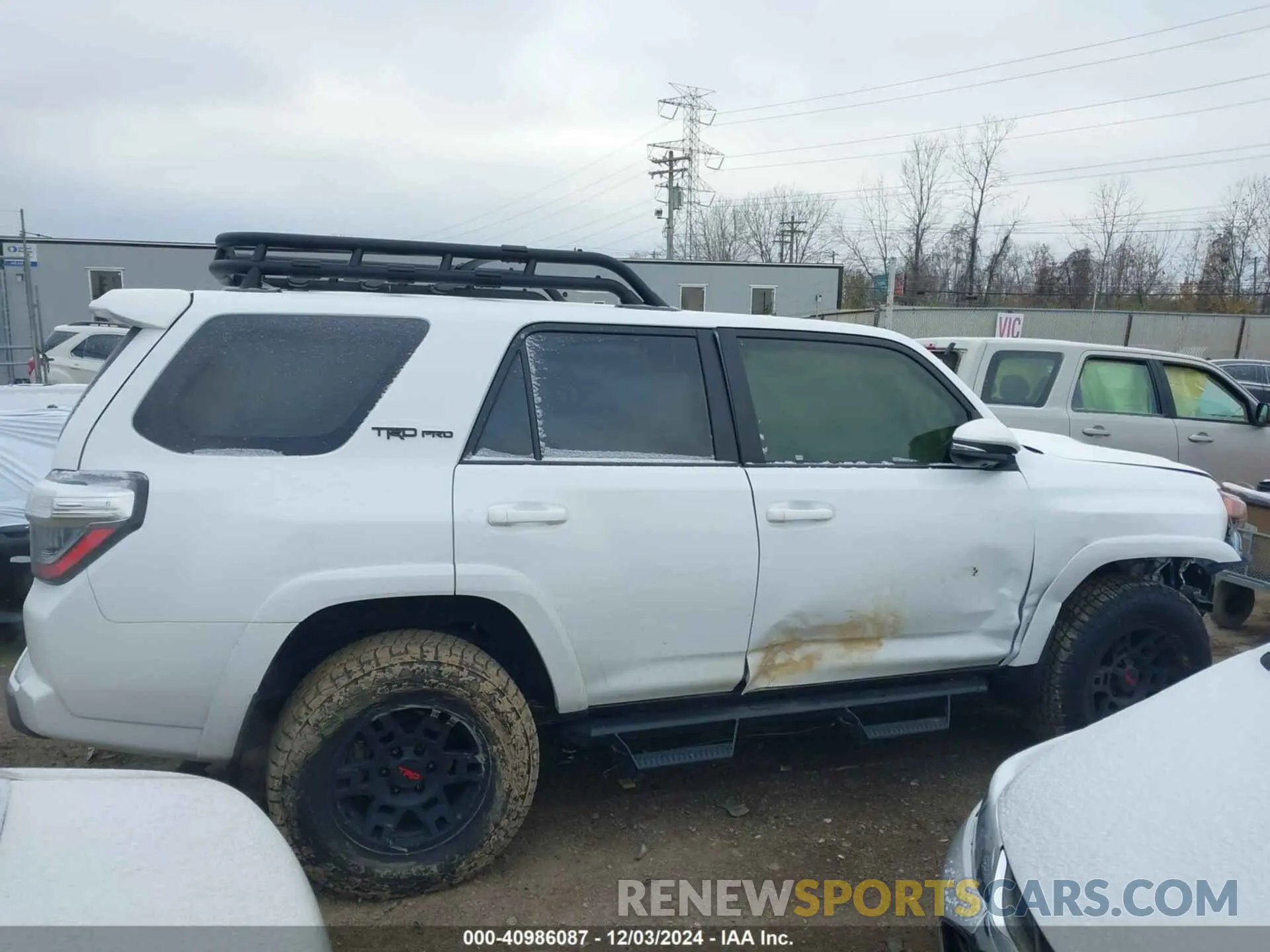 14 fotografías del automóvil dañado JTELU5JR3R6268932 TOYOTA 4RUNNER 2024