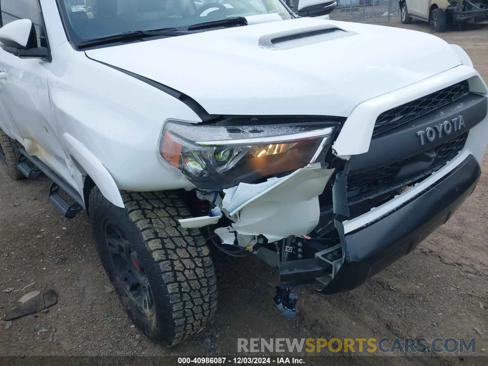 6 fotografías del automóvil dañado JTELU5JR3R6268932 TOYOTA 4RUNNER 2024