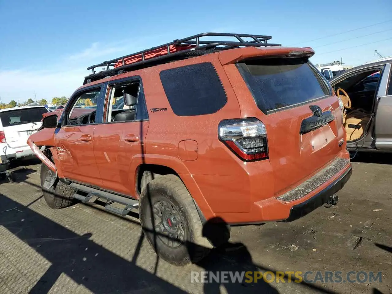 2 fotografías del automóvil dañado JTELU5JR5R6243160 TOYOTA 4RUNNER 2024