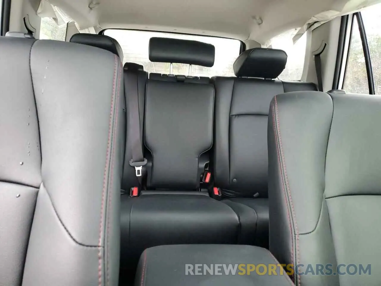 10 fotografías del automóvil dañado JTELU5JR8R6303867 TOYOTA 4RUNNER 2024