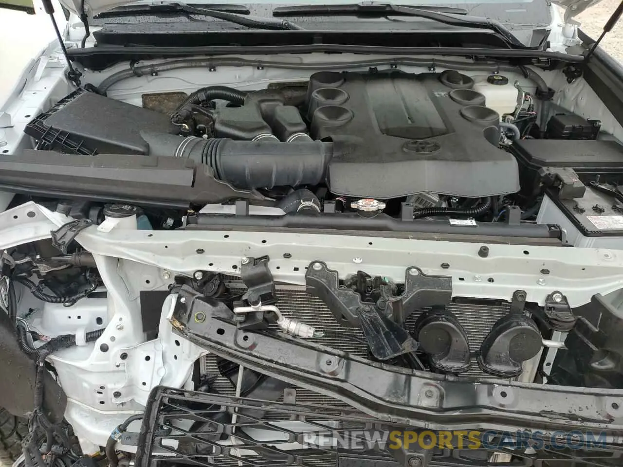 12 fotografías del automóvil dañado JTELU5JR8R6303867 TOYOTA 4RUNNER 2024