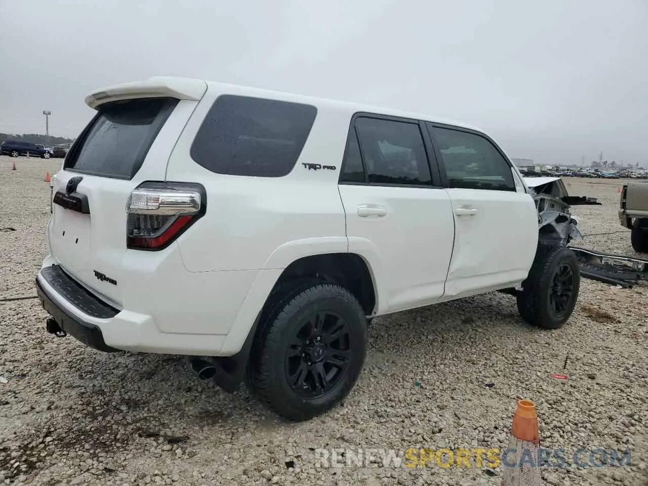 3 fotografías del automóvil dañado JTELU5JR8R6303867 TOYOTA 4RUNNER 2024