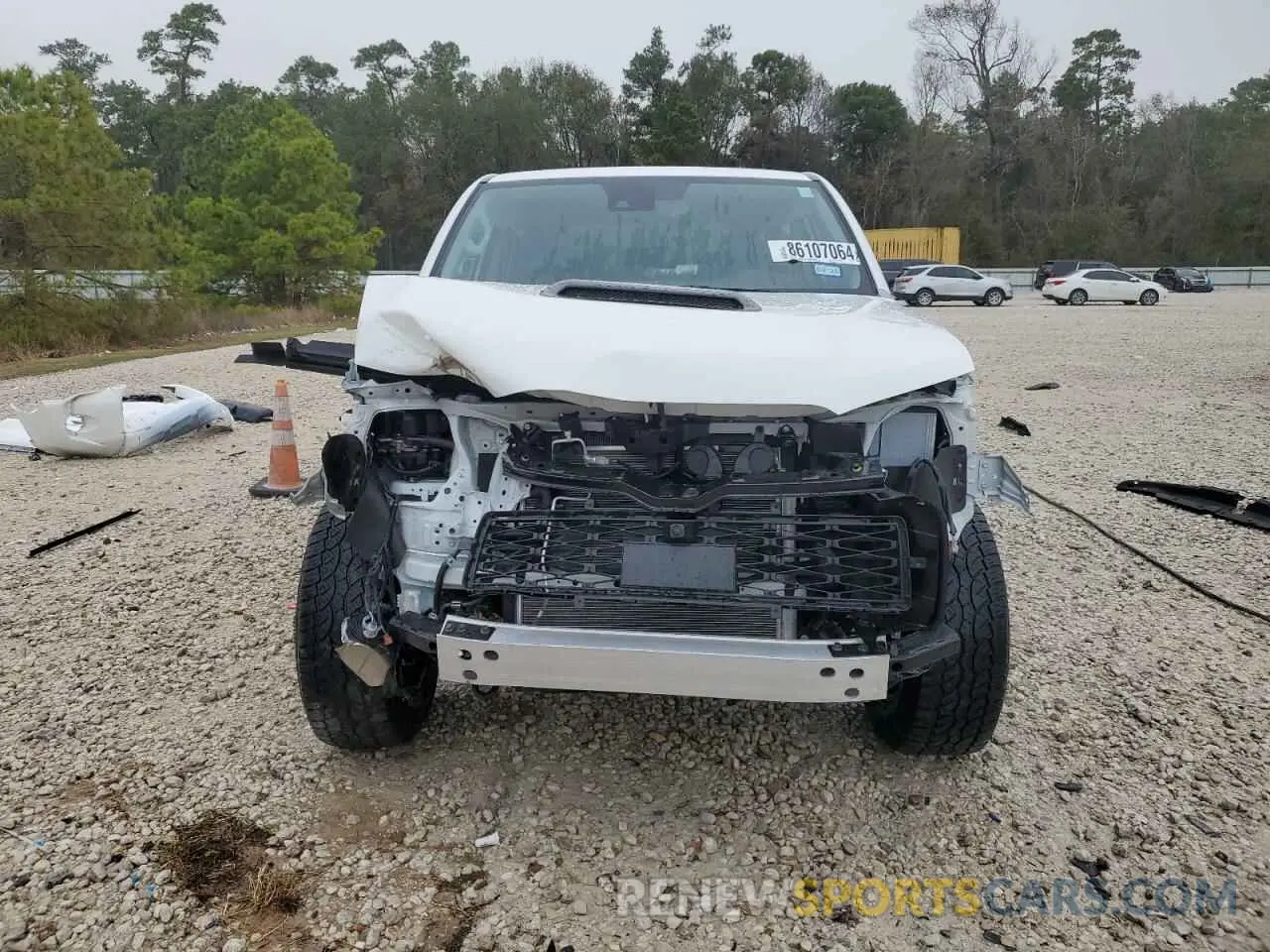 5 fotografías del automóvil dañado JTELU5JR8R6303867 TOYOTA 4RUNNER 2024