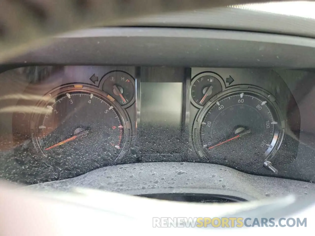 9 fotografías del automóvil dañado JTEMU5JR0R6271081 TOYOTA 4RUNNER 2024