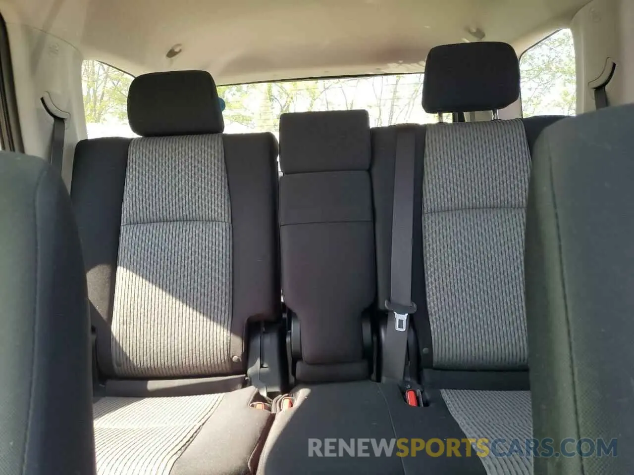10 fotografías del automóvil dañado JTEMU5JR0R6301129 TOYOTA 4RUNNER 2024