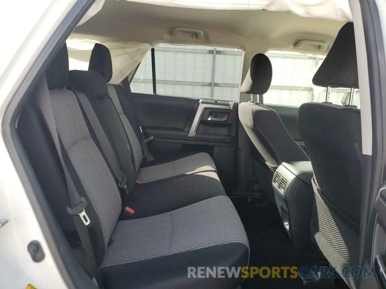 11 fotografías del automóvil dañado JTEMU5JR3R6220710 TOYOTA 4RUNNER 2024