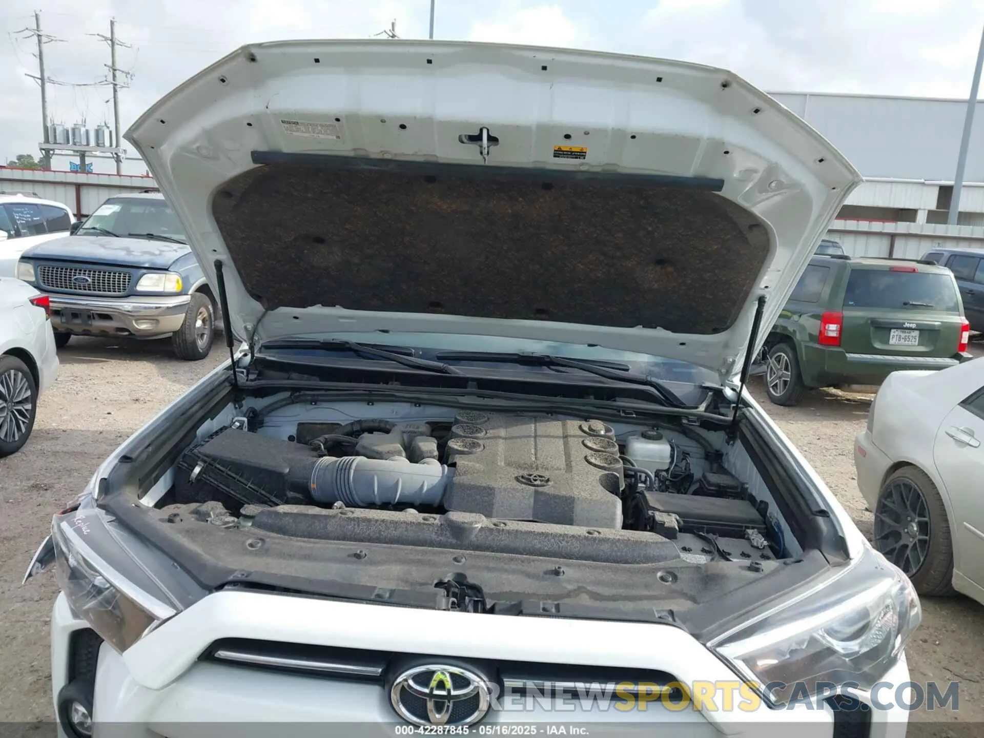 10 fotografías del automóvil dañado JTEMU5JR4R6223812 TOYOTA 4RUNNER 2024