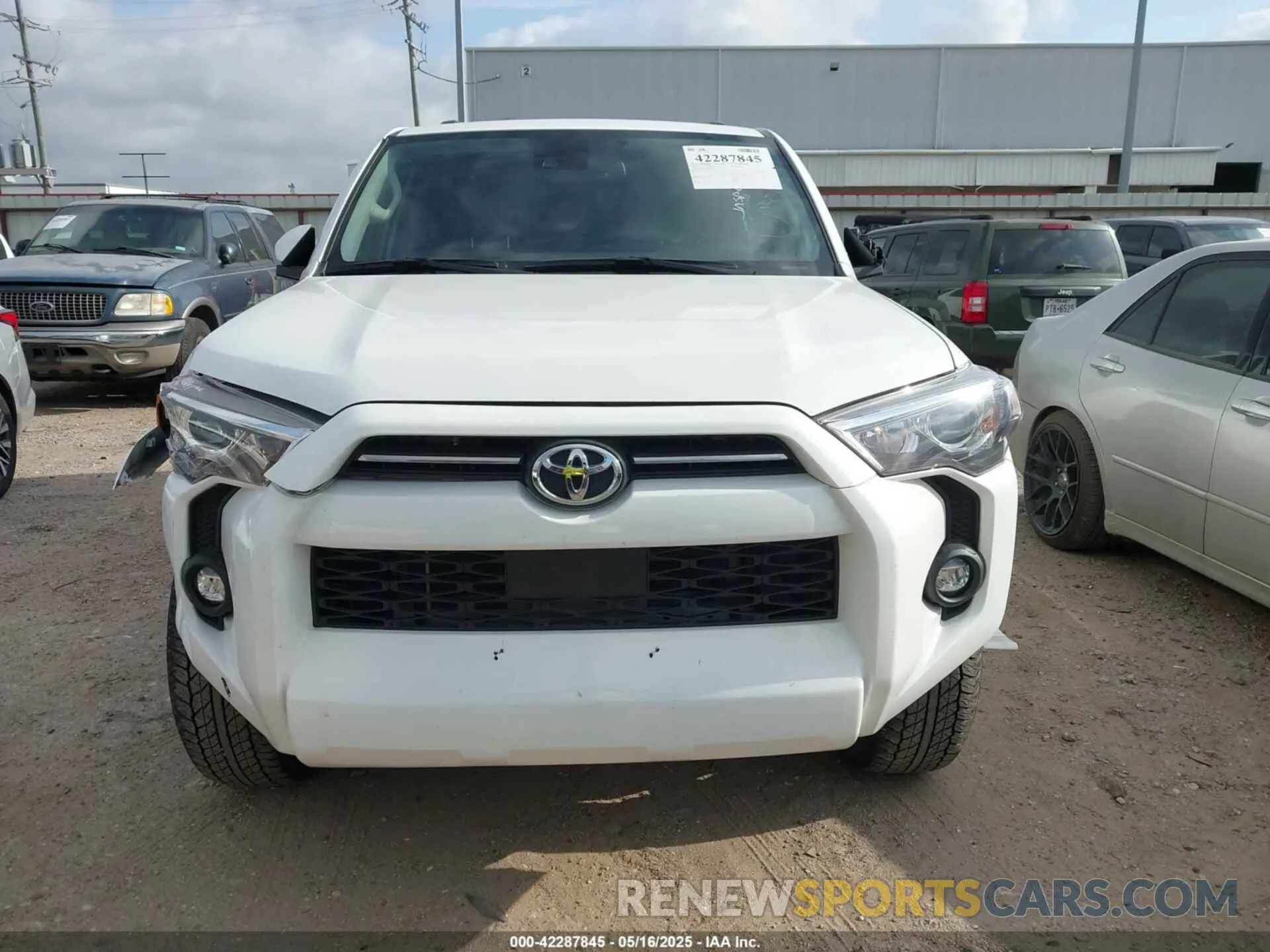 12 fotografías del automóvil dañado JTEMU5JR4R6223812 TOYOTA 4RUNNER 2024