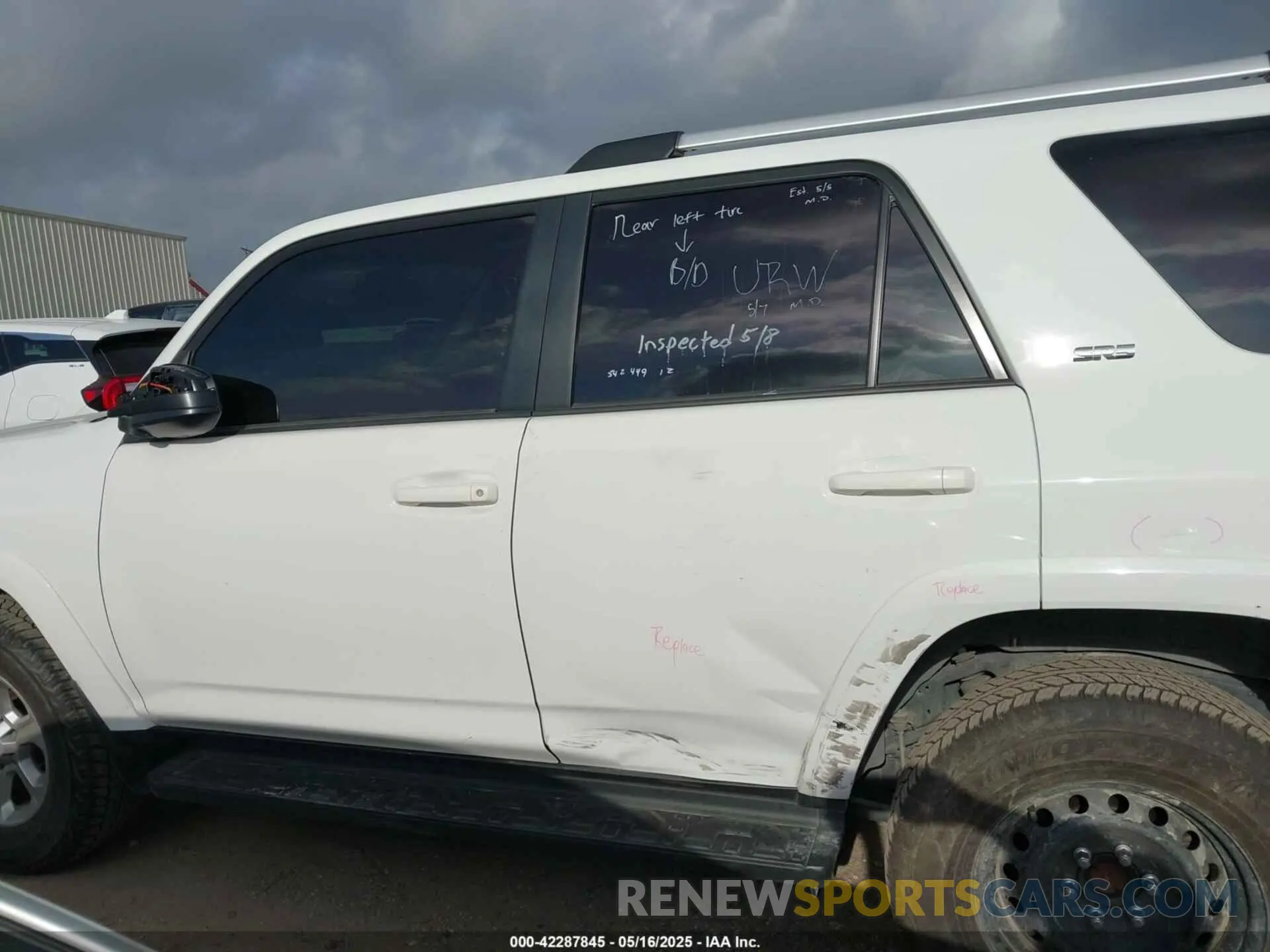 14 fotografías del automóvil dañado JTEMU5JR4R6223812 TOYOTA 4RUNNER 2024