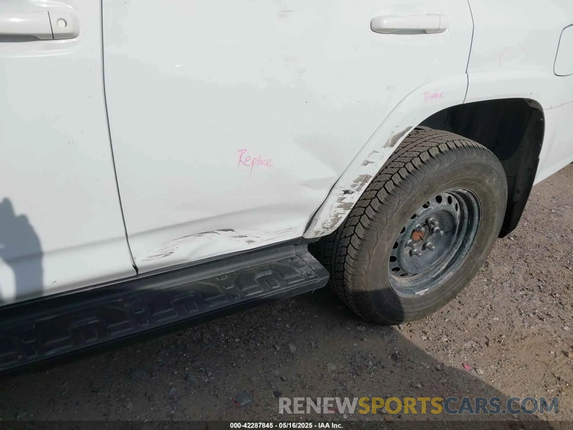 17 fotografías del automóvil dañado JTEMU5JR4R6223812 TOYOTA 4RUNNER 2024