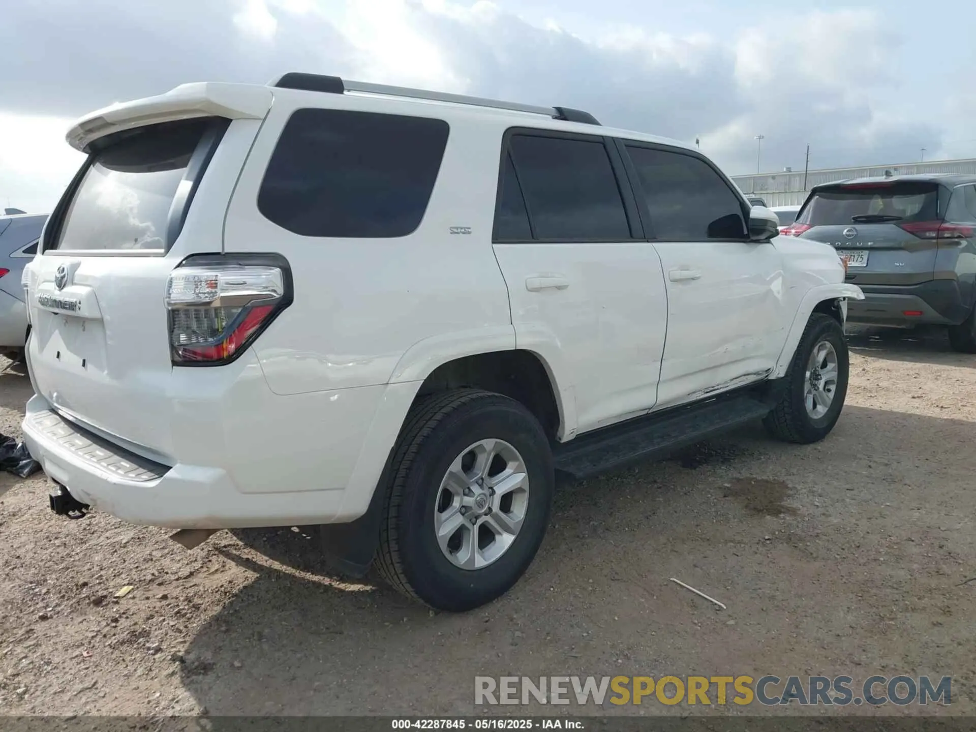 4 fotografías del automóvil dañado JTEMU5JR4R6223812 TOYOTA 4RUNNER 2024