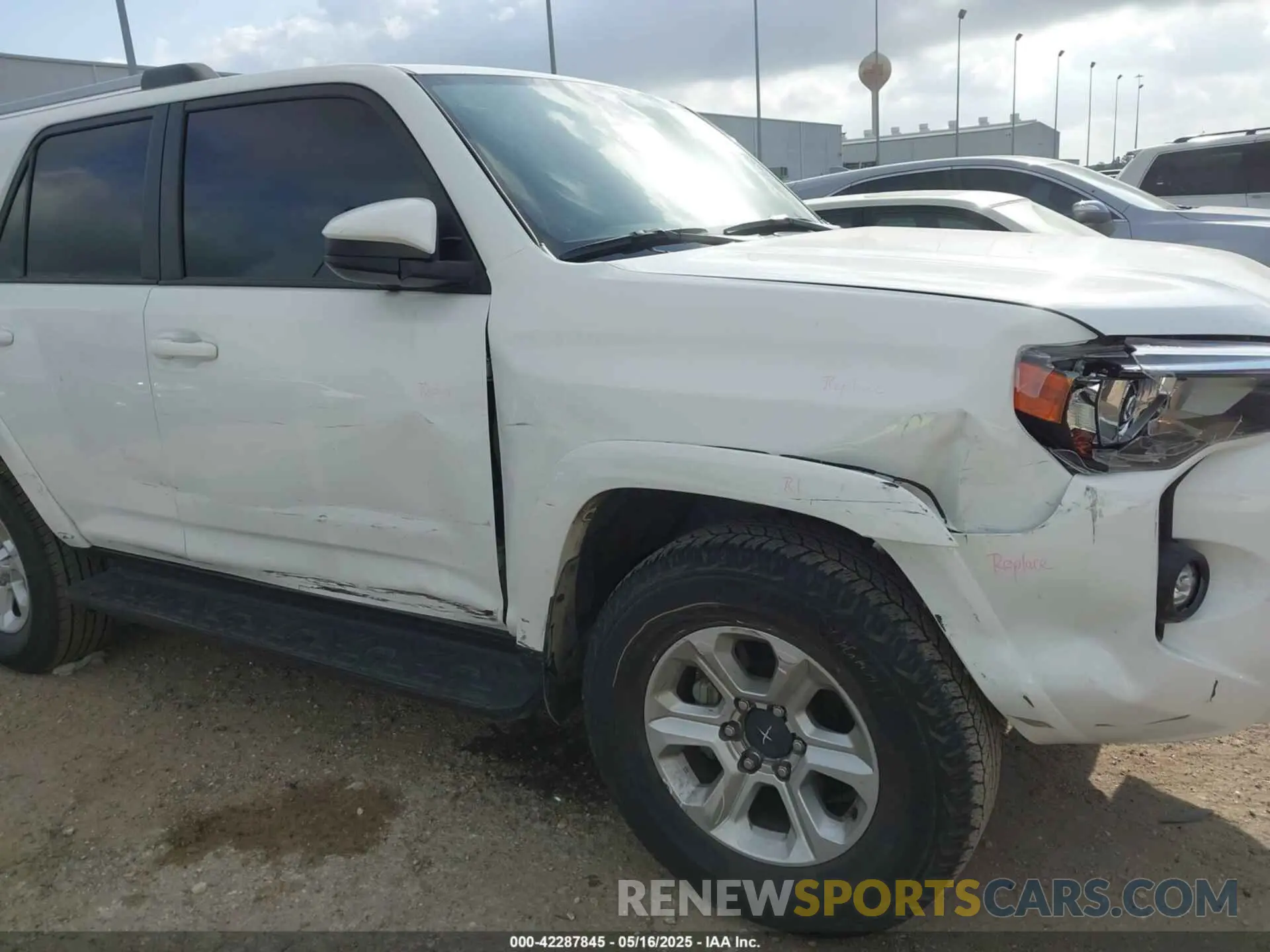 6 fotografías del automóvil dañado JTEMU5JR4R6223812 TOYOTA 4RUNNER 2024