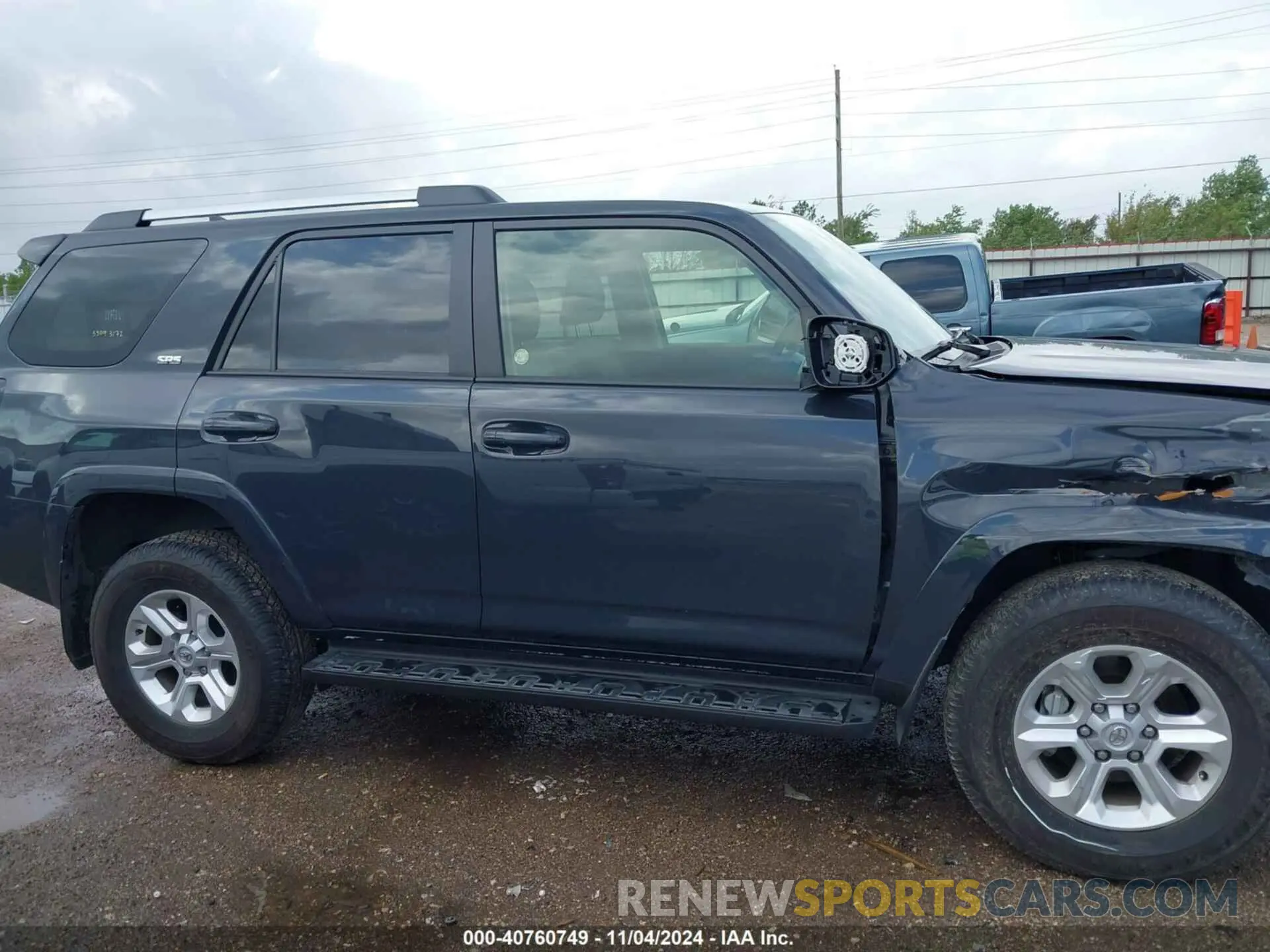 13 fotografías del automóvil dañado JTEMU5JR5R6246015 TOYOTA 4RUNNER 2024