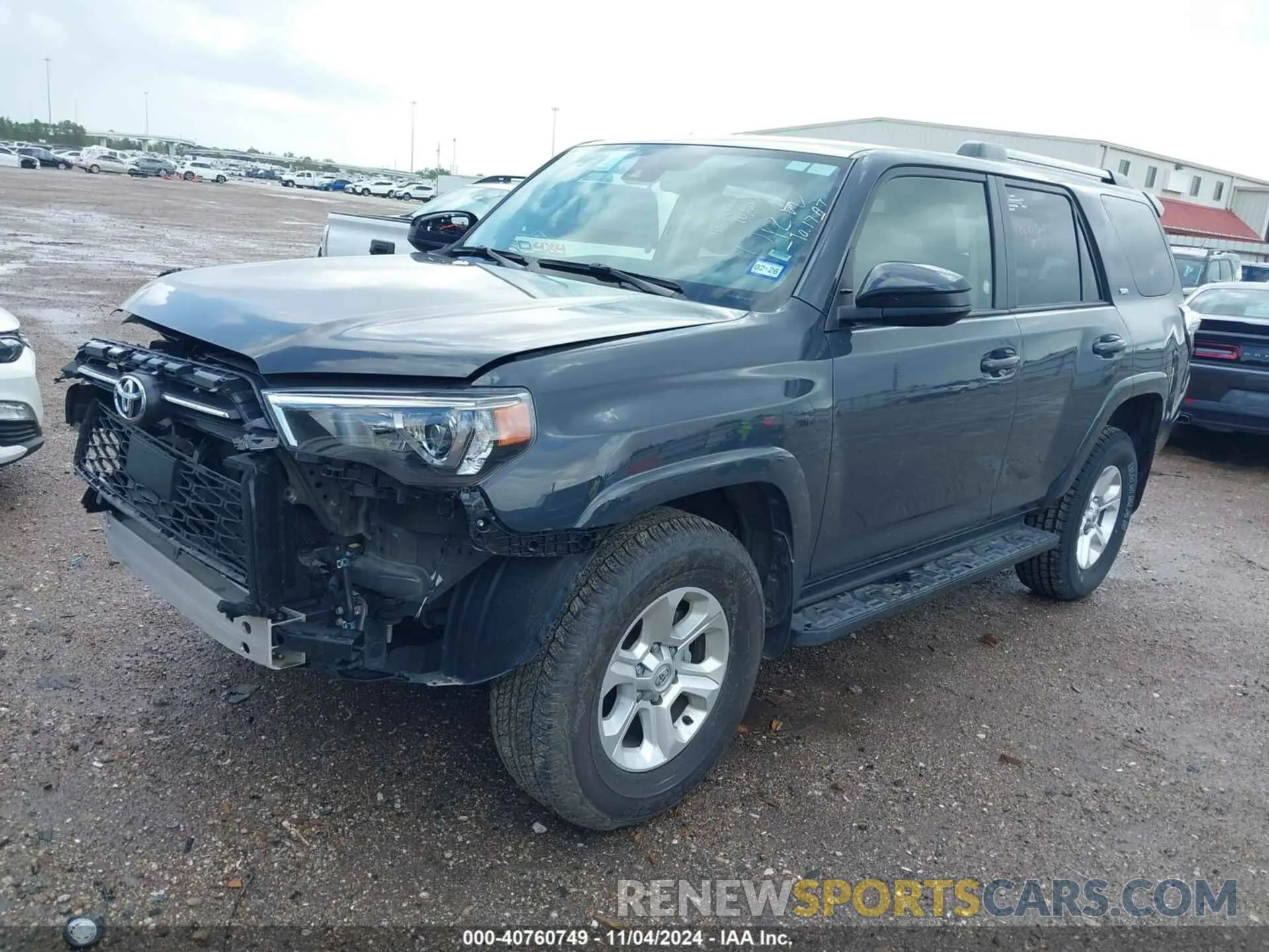 2 fotografías del automóvil dañado JTEMU5JR5R6246015 TOYOTA 4RUNNER 2024