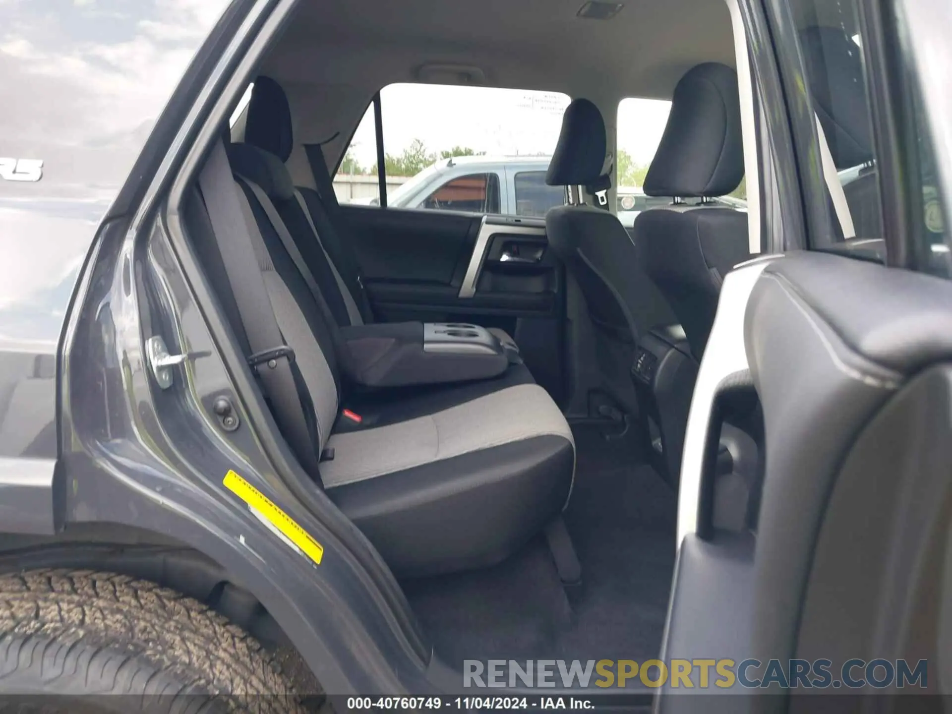 8 fotografías del automóvil dañado JTEMU5JR5R6246015 TOYOTA 4RUNNER 2024