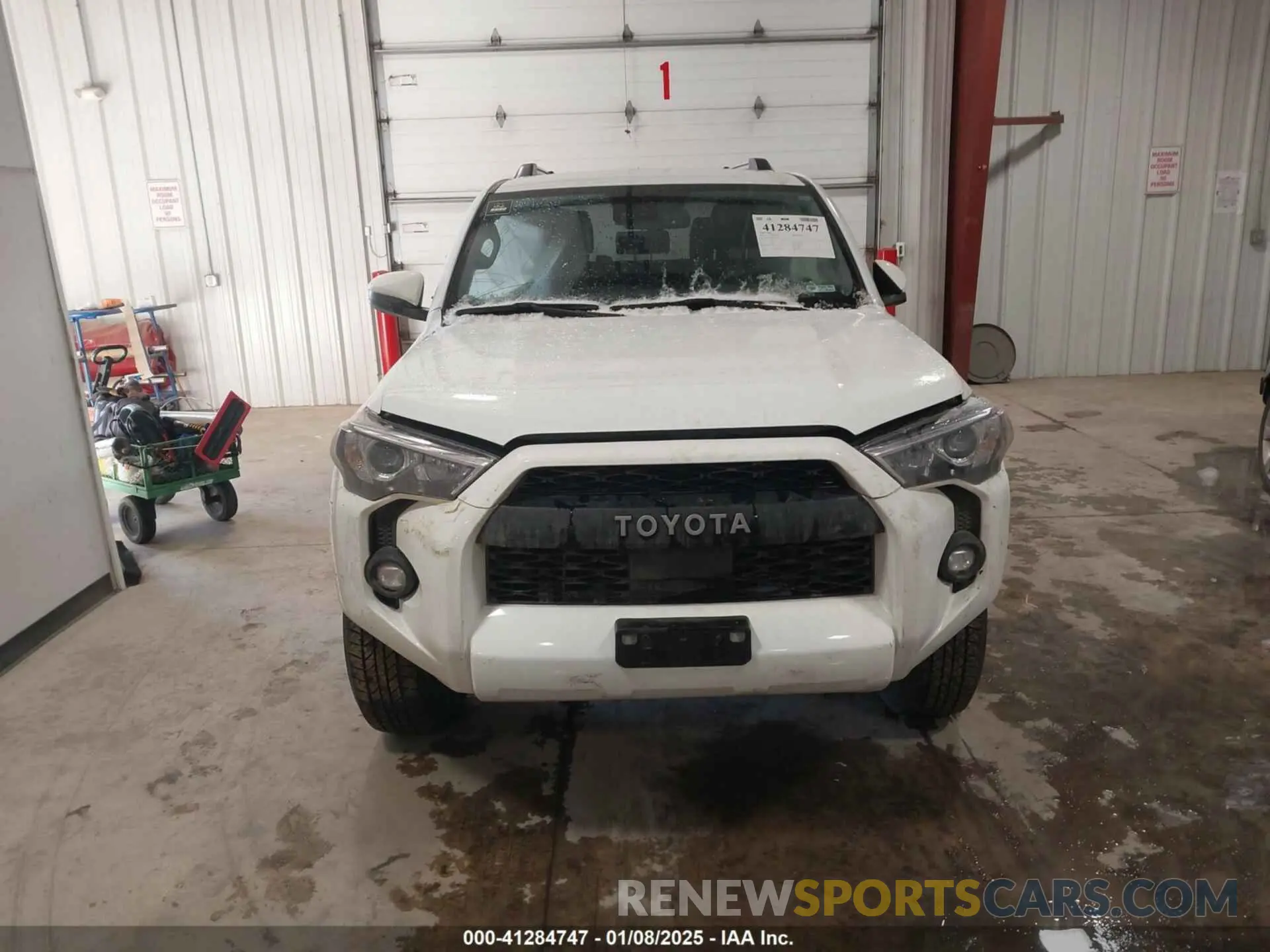 12 fotografías del automóvil dañado JTEMU5JR6R6272235 TOYOTA 4RUNNER 2024