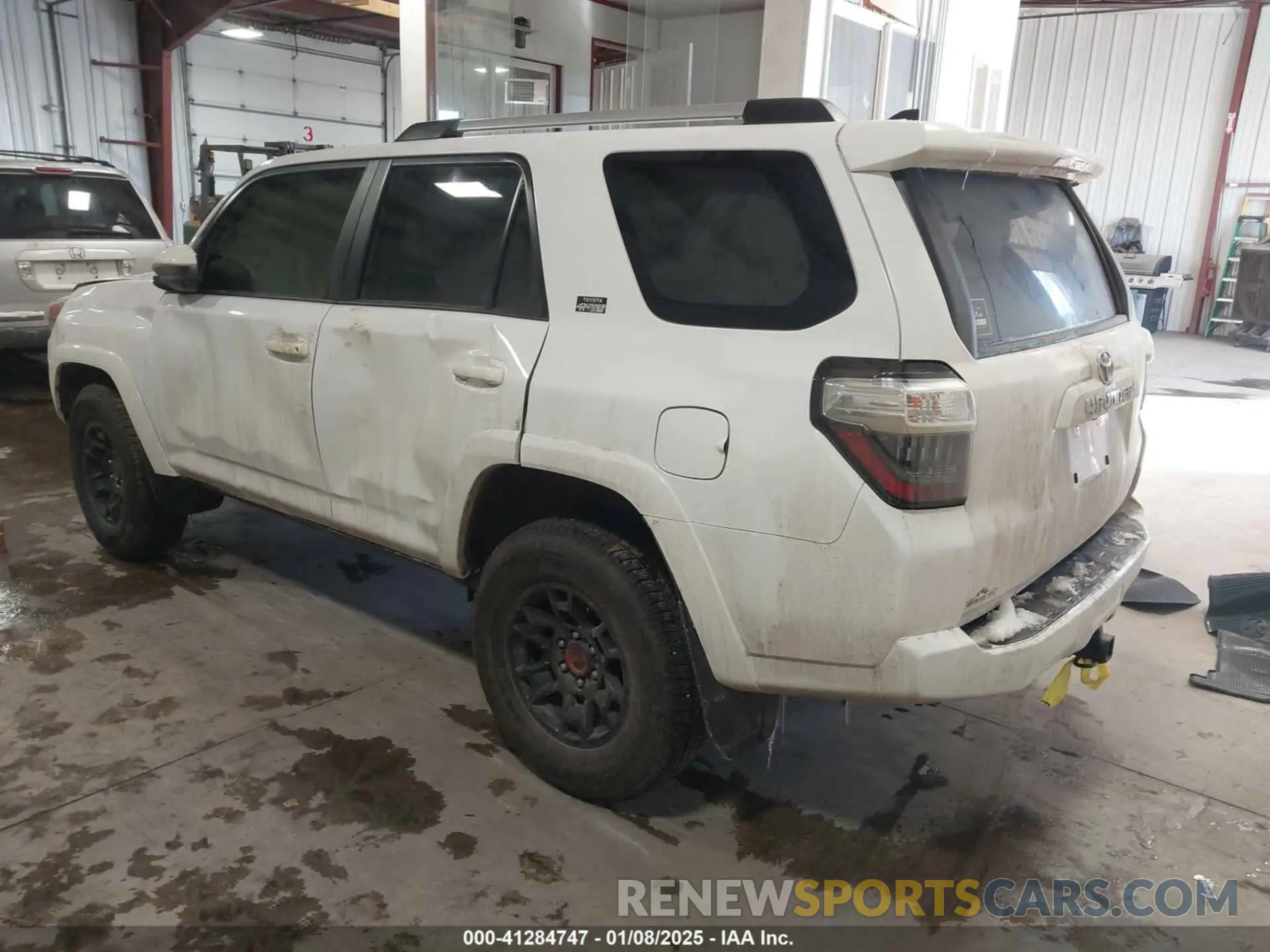 3 fotografías del automóvil dañado JTEMU5JR6R6272235 TOYOTA 4RUNNER 2024