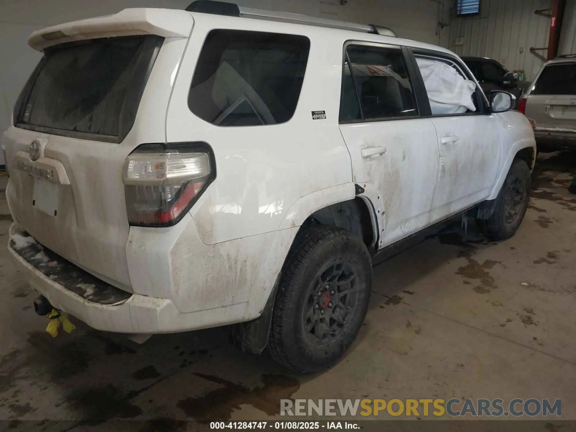4 fotografías del automóvil dañado JTEMU5JR6R6272235 TOYOTA 4RUNNER 2024