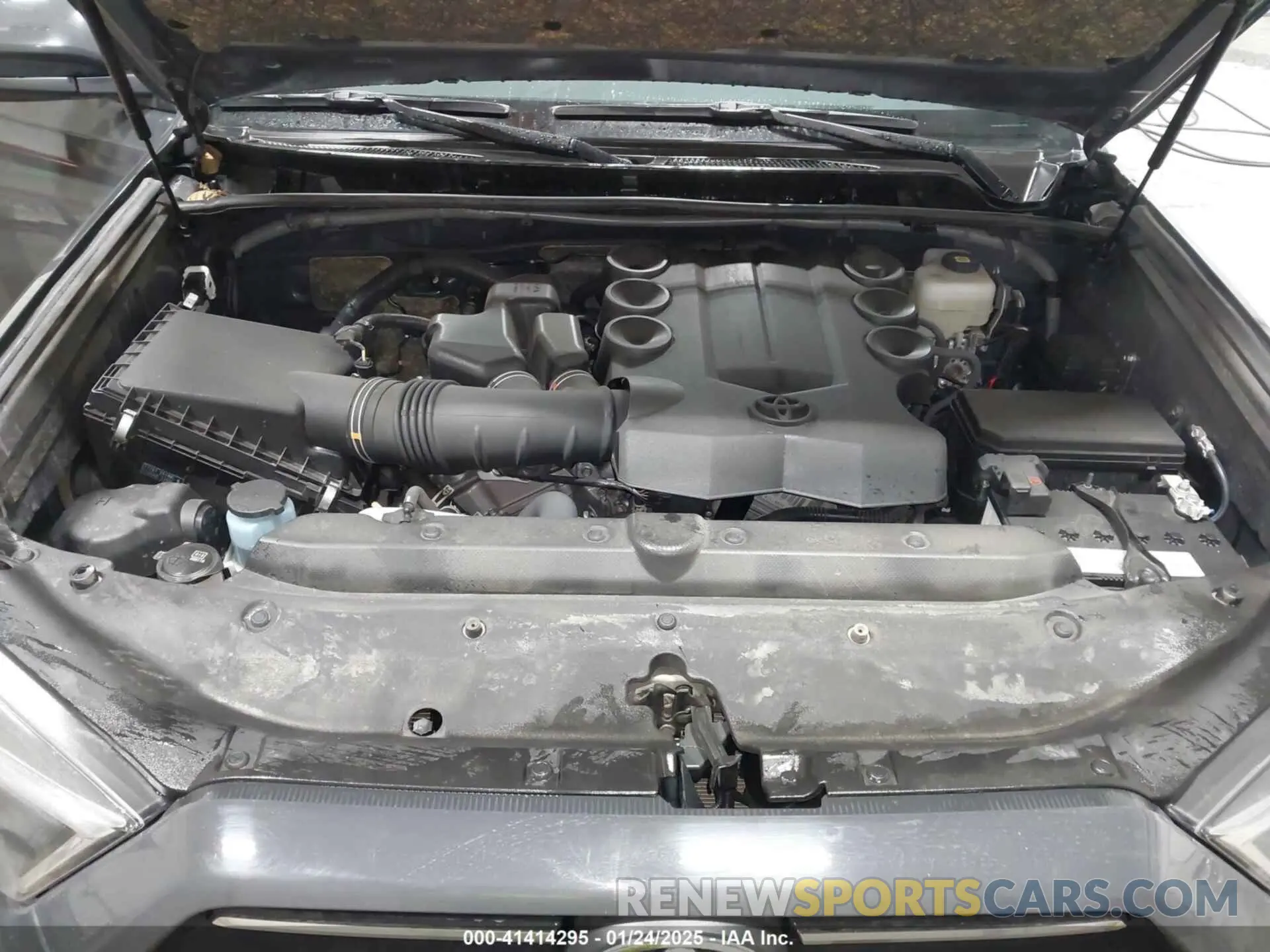 10 fotografías del automóvil dañado JTEMU5JR7R6267593 TOYOTA 4RUNNER 2024