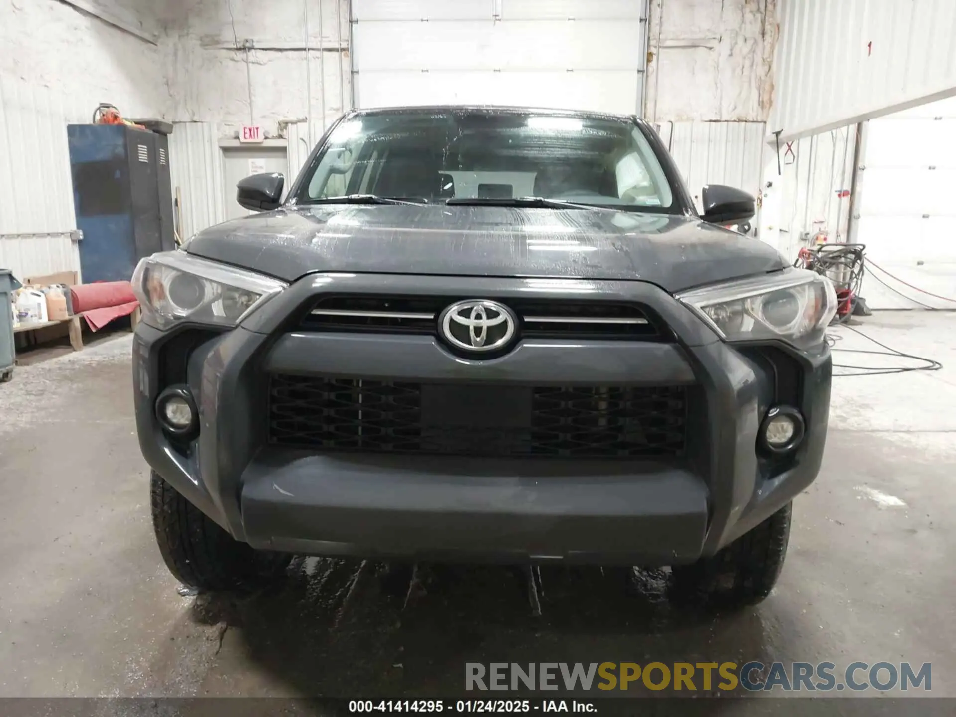 13 fotografías del automóvil dañado JTEMU5JR7R6267593 TOYOTA 4RUNNER 2024