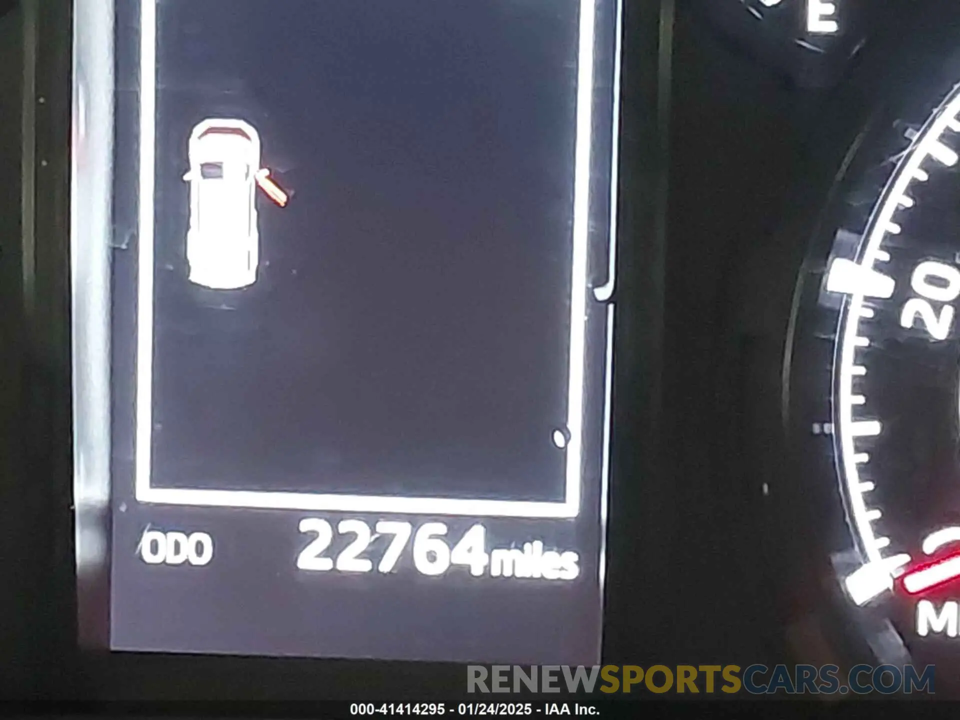 16 fotografías del automóvil dañado JTEMU5JR7R6267593 TOYOTA 4RUNNER 2024