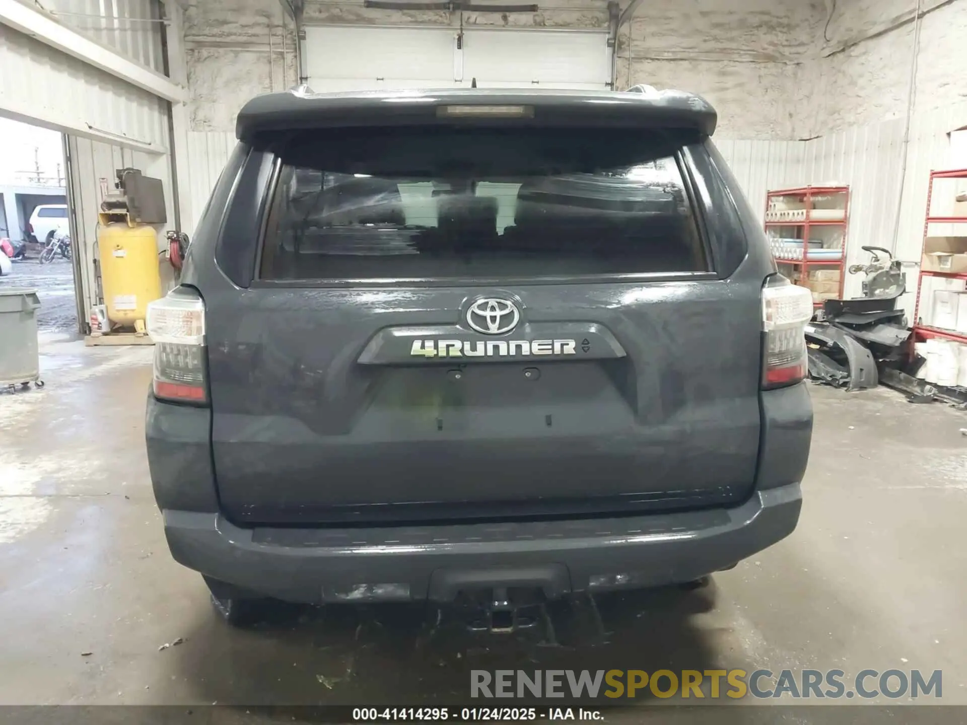 17 fotografías del automóvil dañado JTEMU5JR7R6267593 TOYOTA 4RUNNER 2024