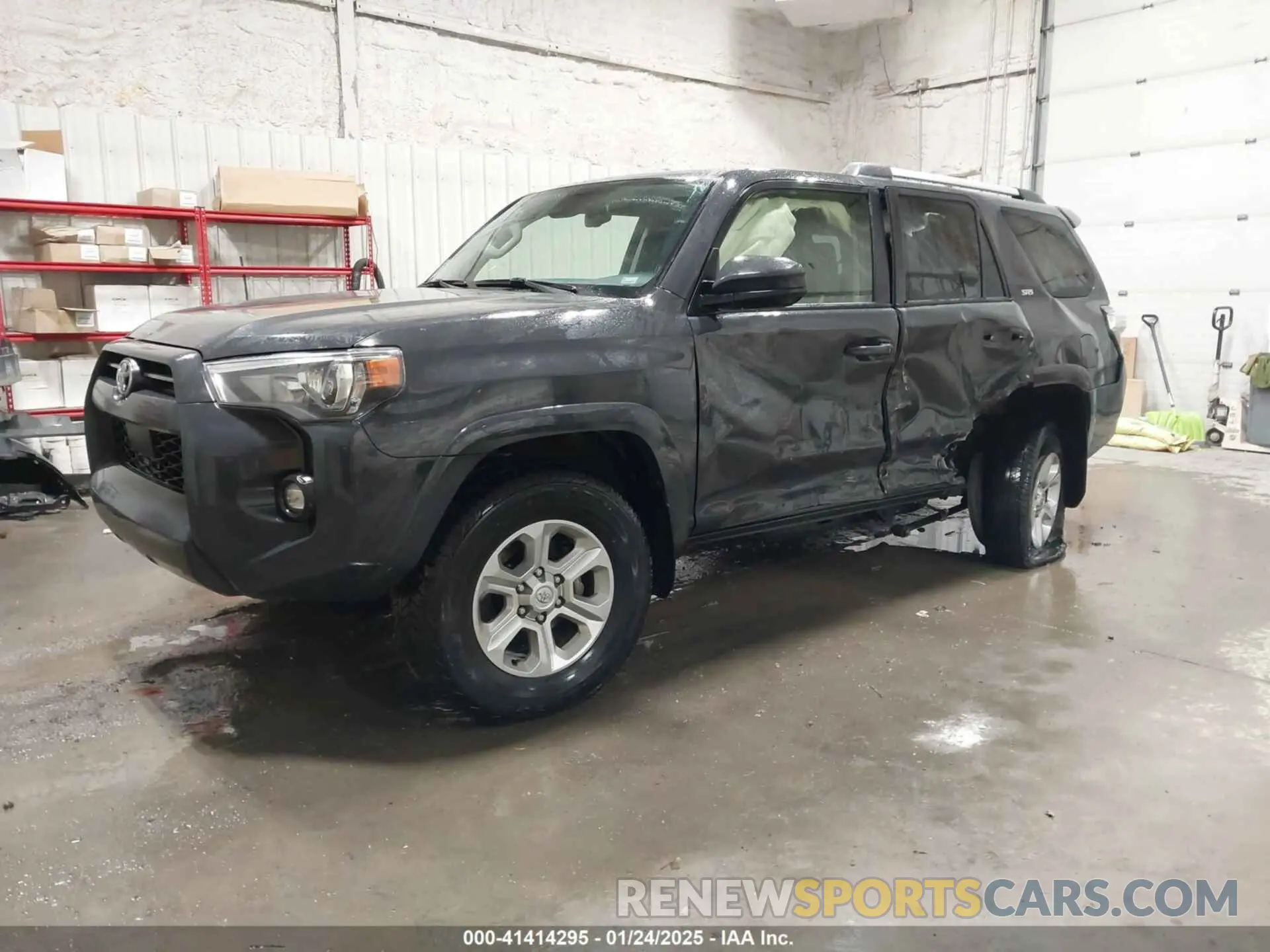 2 fotografías del automóvil dañado JTEMU5JR7R6267593 TOYOTA 4RUNNER 2024