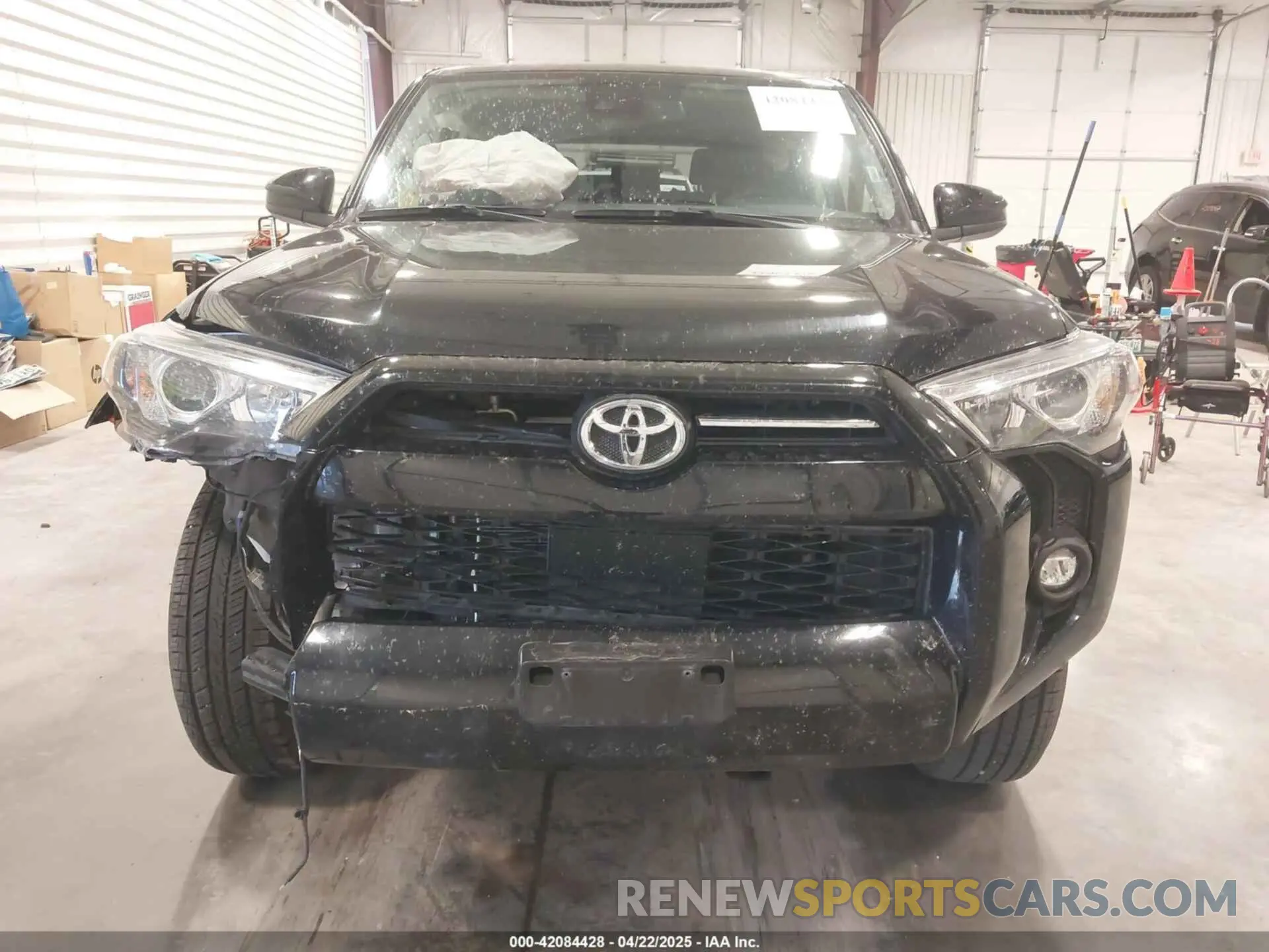 12 fotografías del automóvil dañado JTEMU5JR9R6253100 TOYOTA 4RUNNER 2024