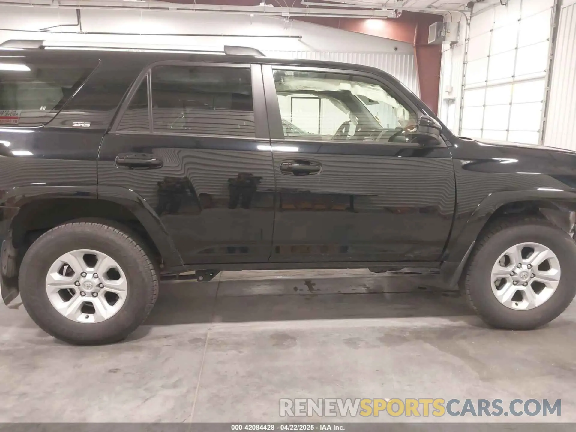 13 fotografías del automóvil dañado JTEMU5JR9R6253100 TOYOTA 4RUNNER 2024