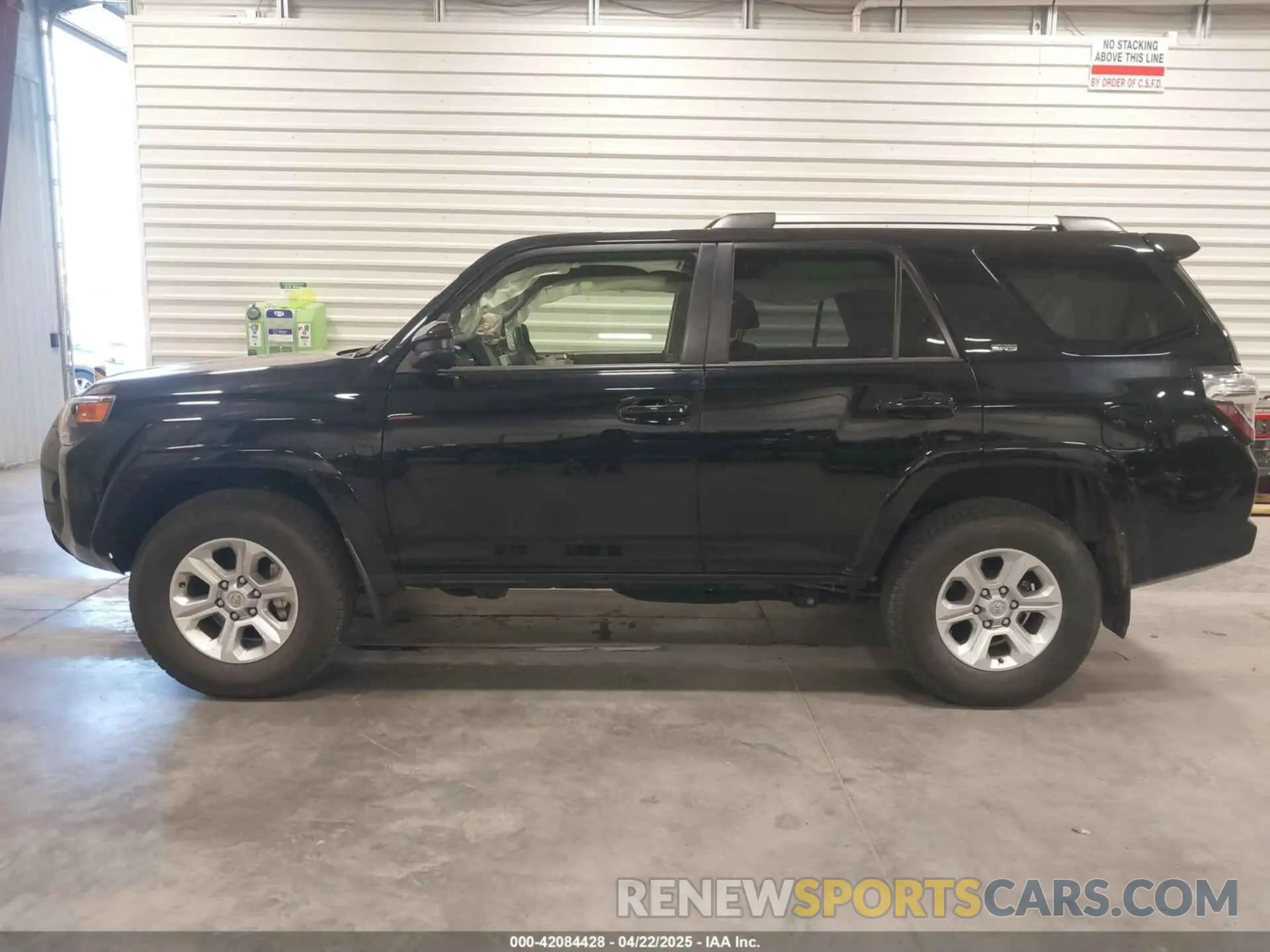 14 fotografías del automóvil dañado JTEMU5JR9R6253100 TOYOTA 4RUNNER 2024