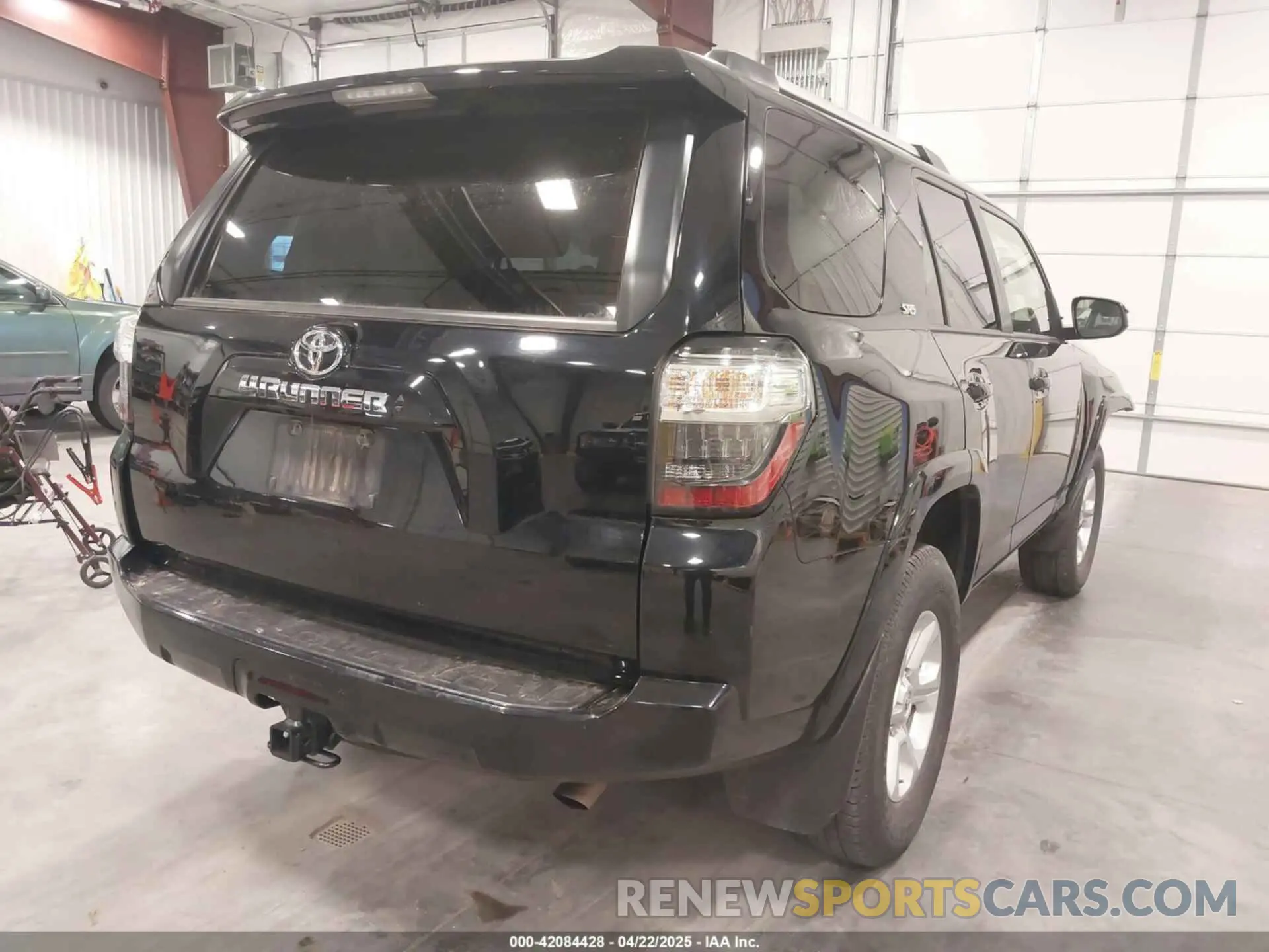 4 fotografías del automóvil dañado JTEMU5JR9R6253100 TOYOTA 4RUNNER 2024