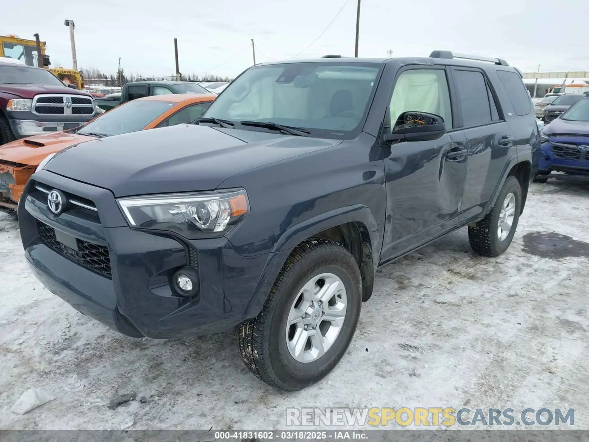 2 fotografías del automóvil dañado JTEMU5JR9R6266395 TOYOTA 4RUNNER 2024