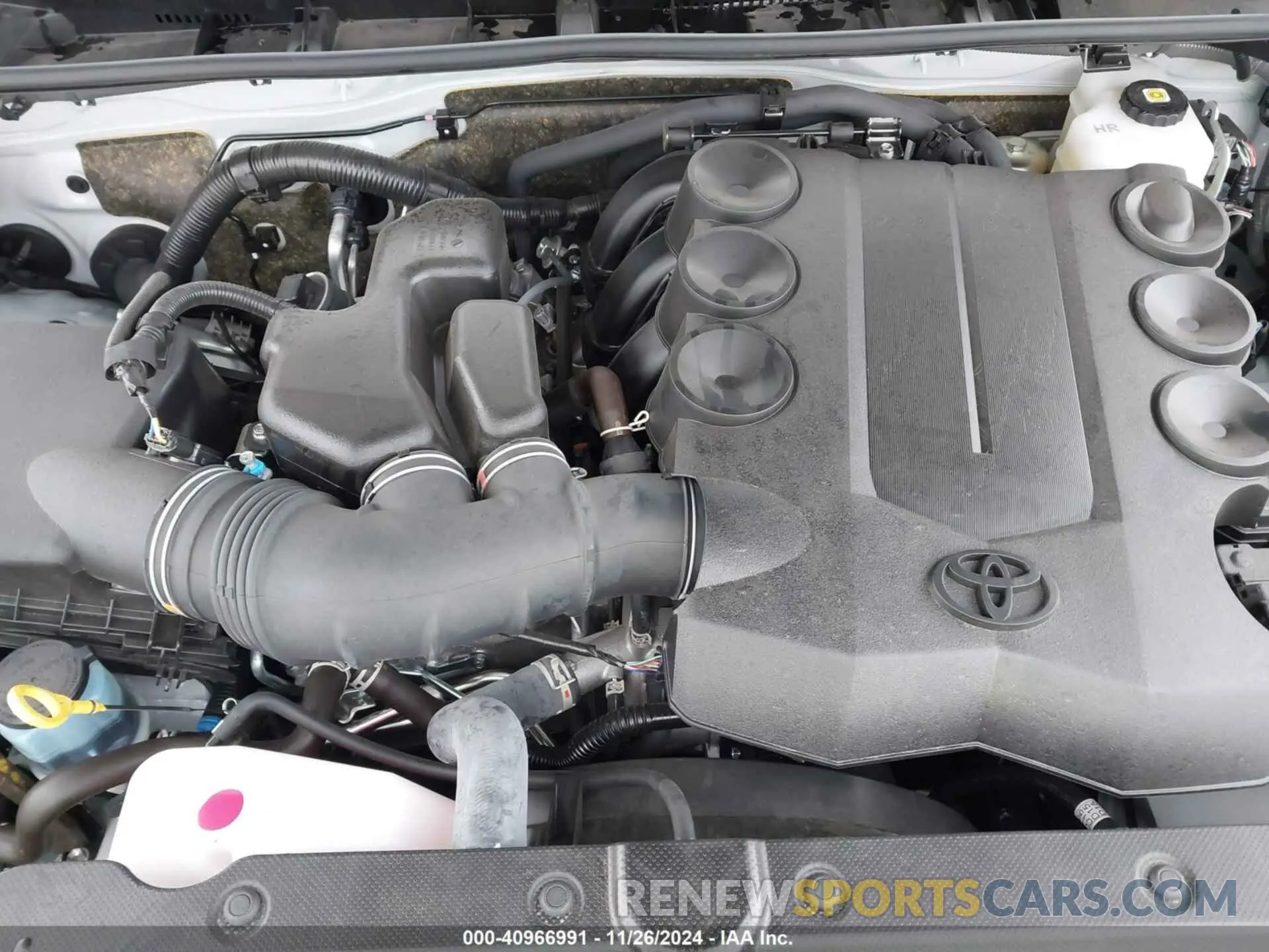 10 fotografías del automóvil dañado JTENU5JR0R6279329 TOYOTA 4RUNNER 2024