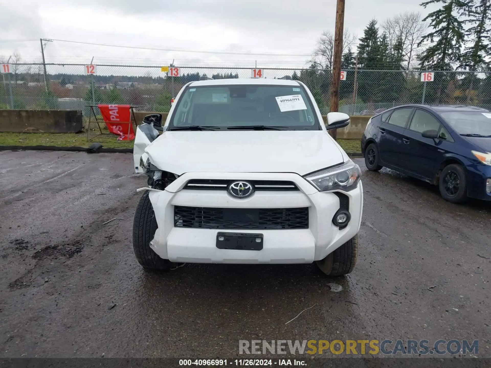 12 fotografías del automóvil dañado JTENU5JR0R6279329 TOYOTA 4RUNNER 2024